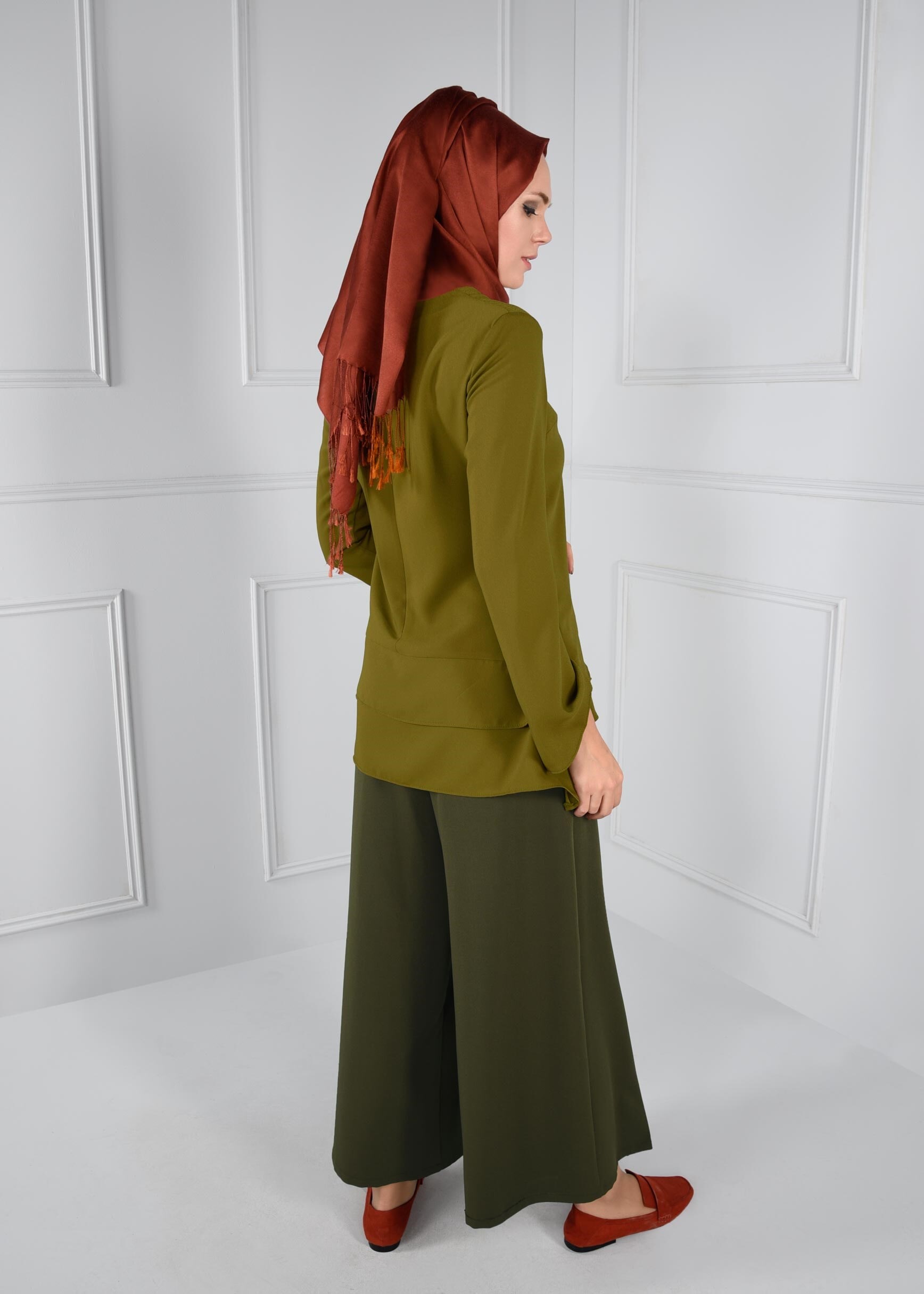 Tesettür giyim HAKİ GİZLİ YIRTMAÇ DETAYLI GENİŞ PAÇA SALAŞ PANTOLON 7221 