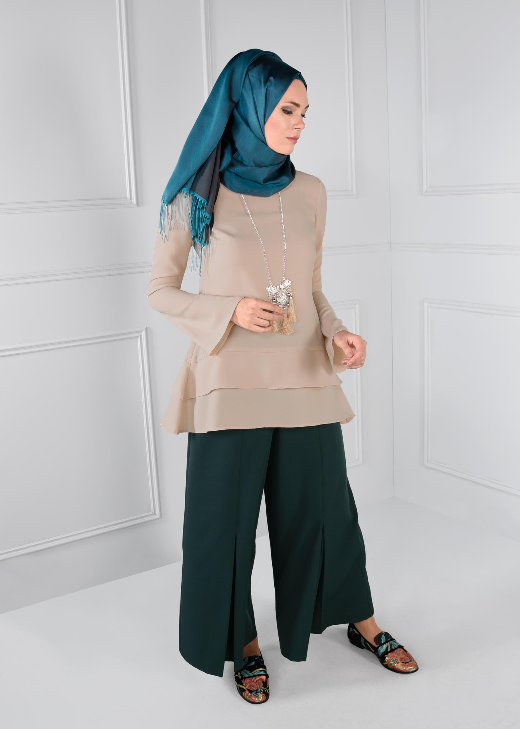 Tesettür giyim YEŞİL GİZLİ YIRTMAÇ DETAYLI GENİŞ PAÇA SALAŞ PANTOLON 7221 