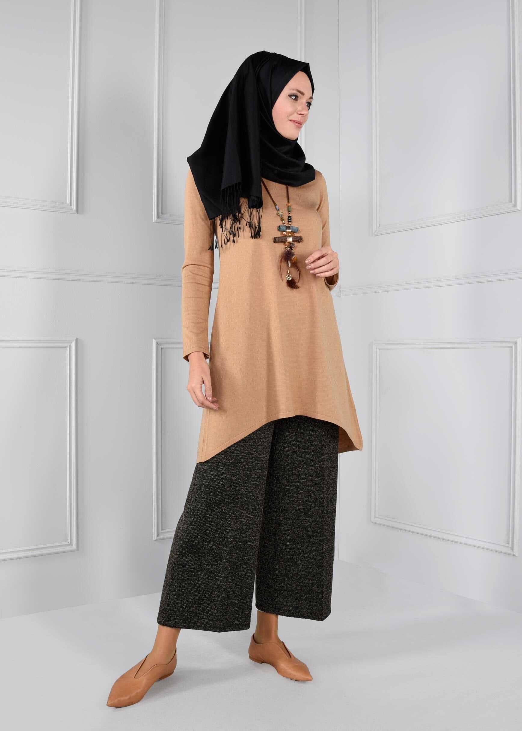 Tesettür giyim SİYAH DÜĞMELİ GENİŞ PAÇA KUMAŞ PANTOLON 7222