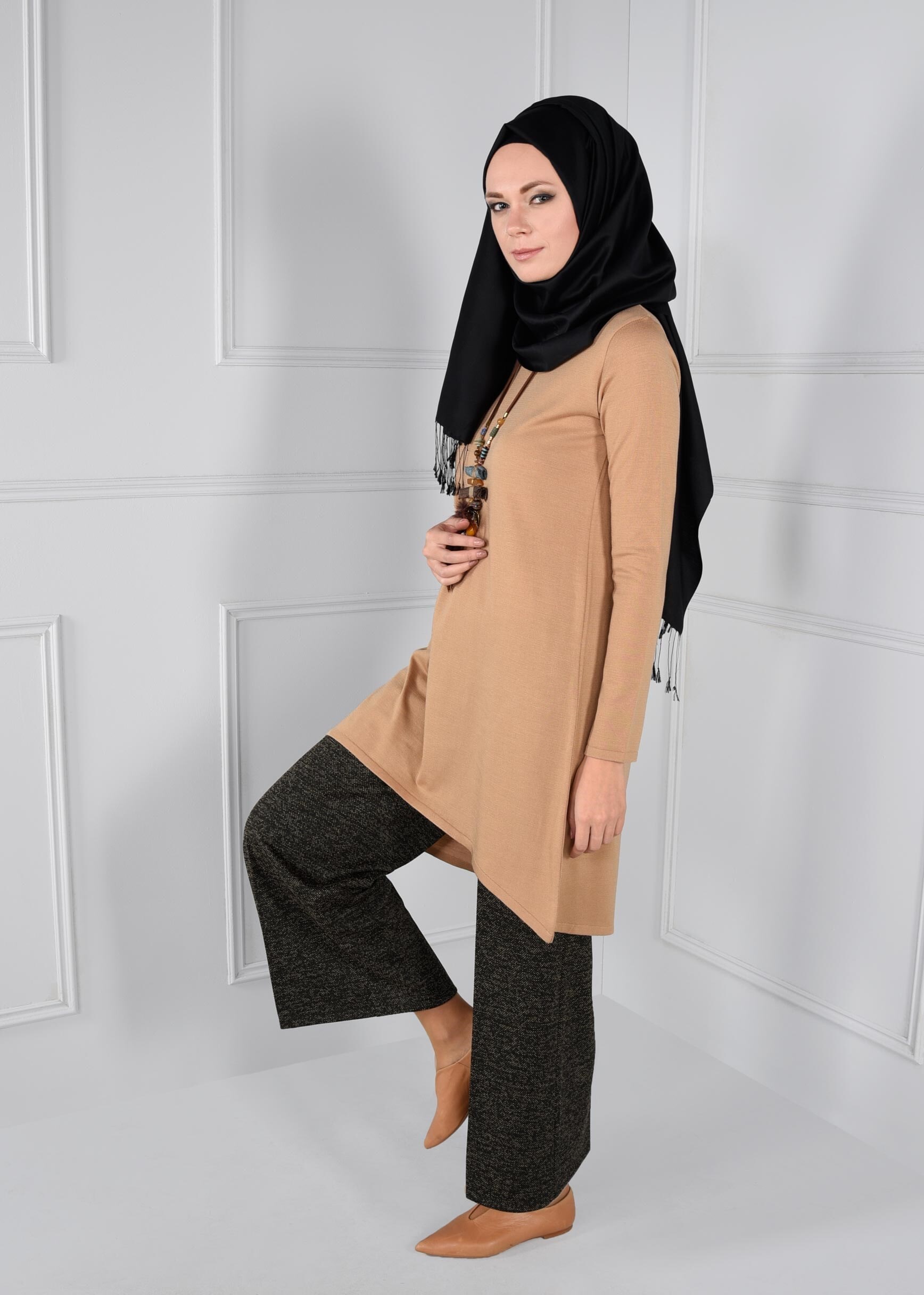 Tesettür giyim SİYAH DÜĞMELİ GENİŞ PAÇA KUMAŞ PANTOLON 7222