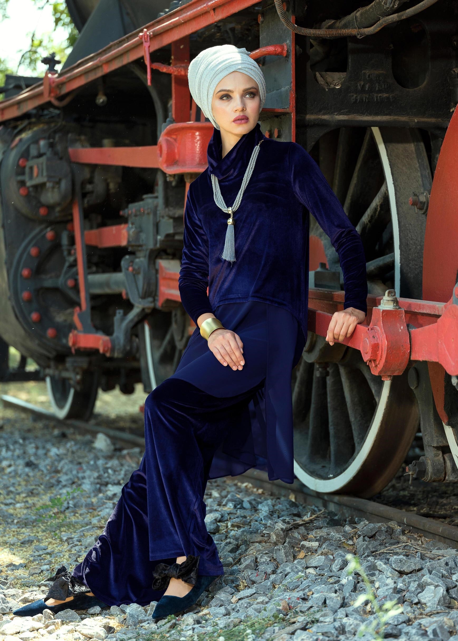 Tesettür giyim LACİVERT GENİŞ KESİM KADİFE PANTOLON 7235