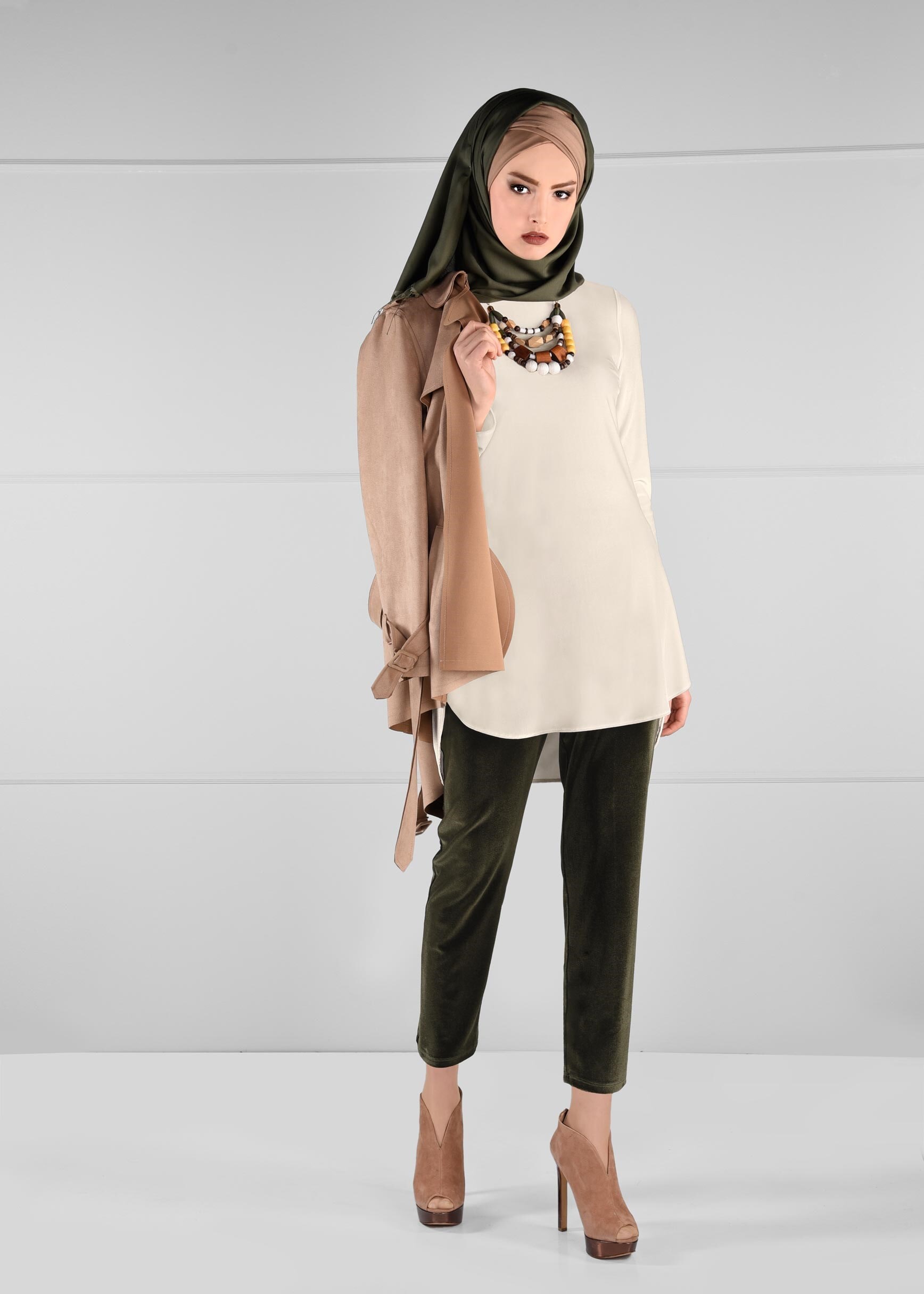 Tesettür giyim HAKİ DÜZ KESİM CEPLİ KADİFE PANTOLON 7236