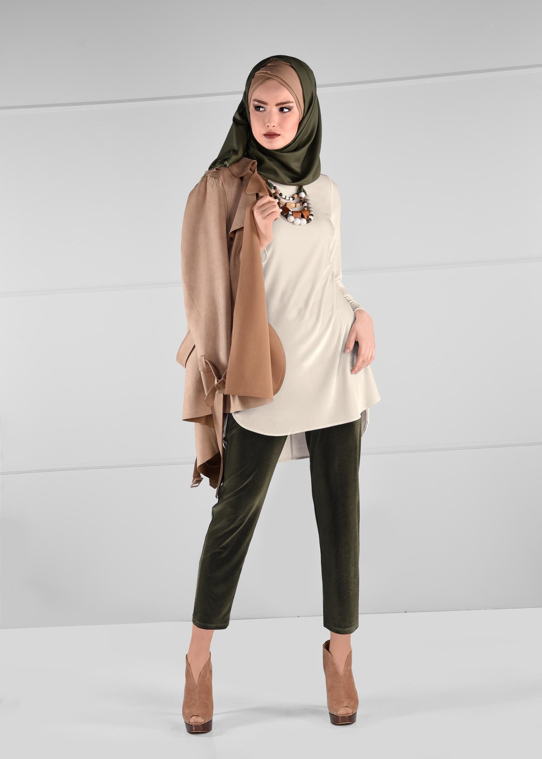 Tesettür giyim HAKİ DÜZ KESİM CEPLİ KADİFE PANTOLON 7236