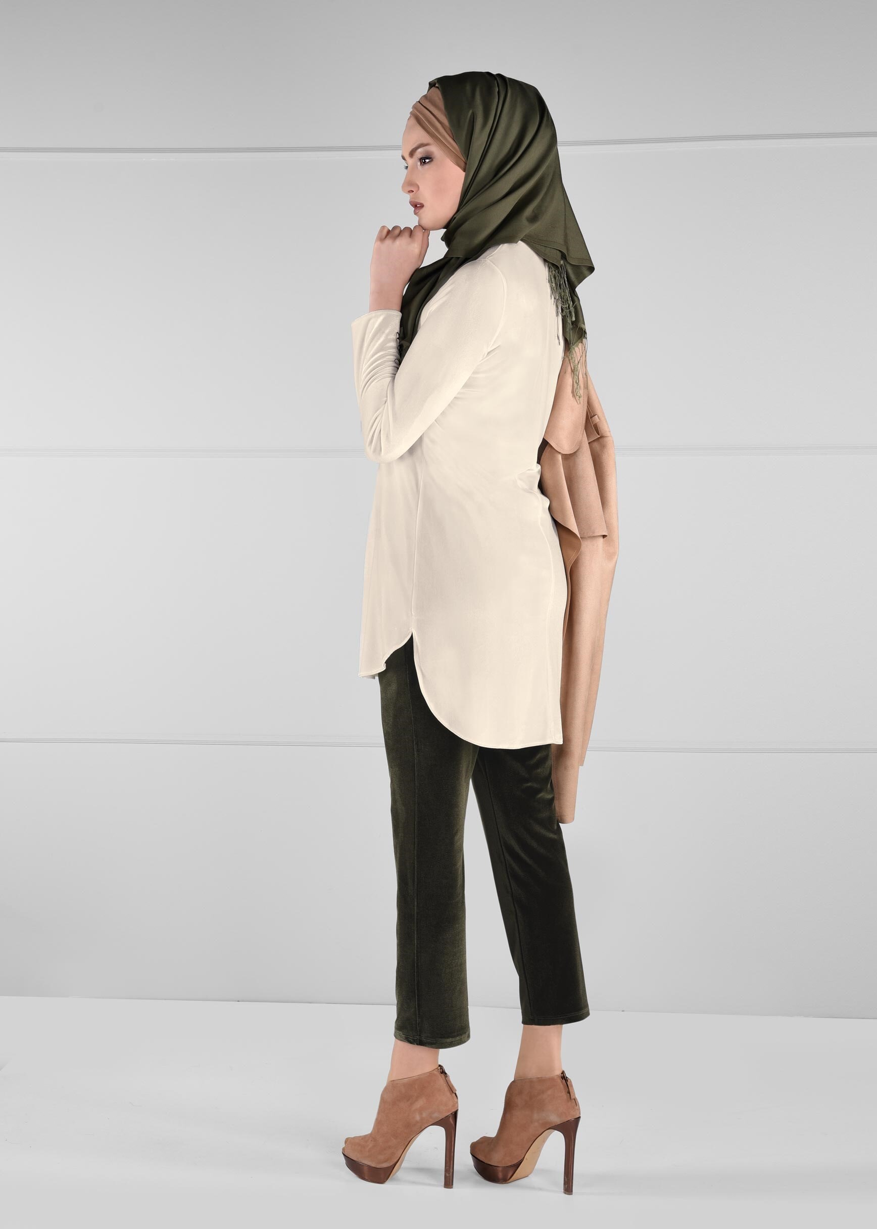 Tesettür giyim HAKİ DÜZ KESİM CEPLİ KADİFE PANTOLON 7236