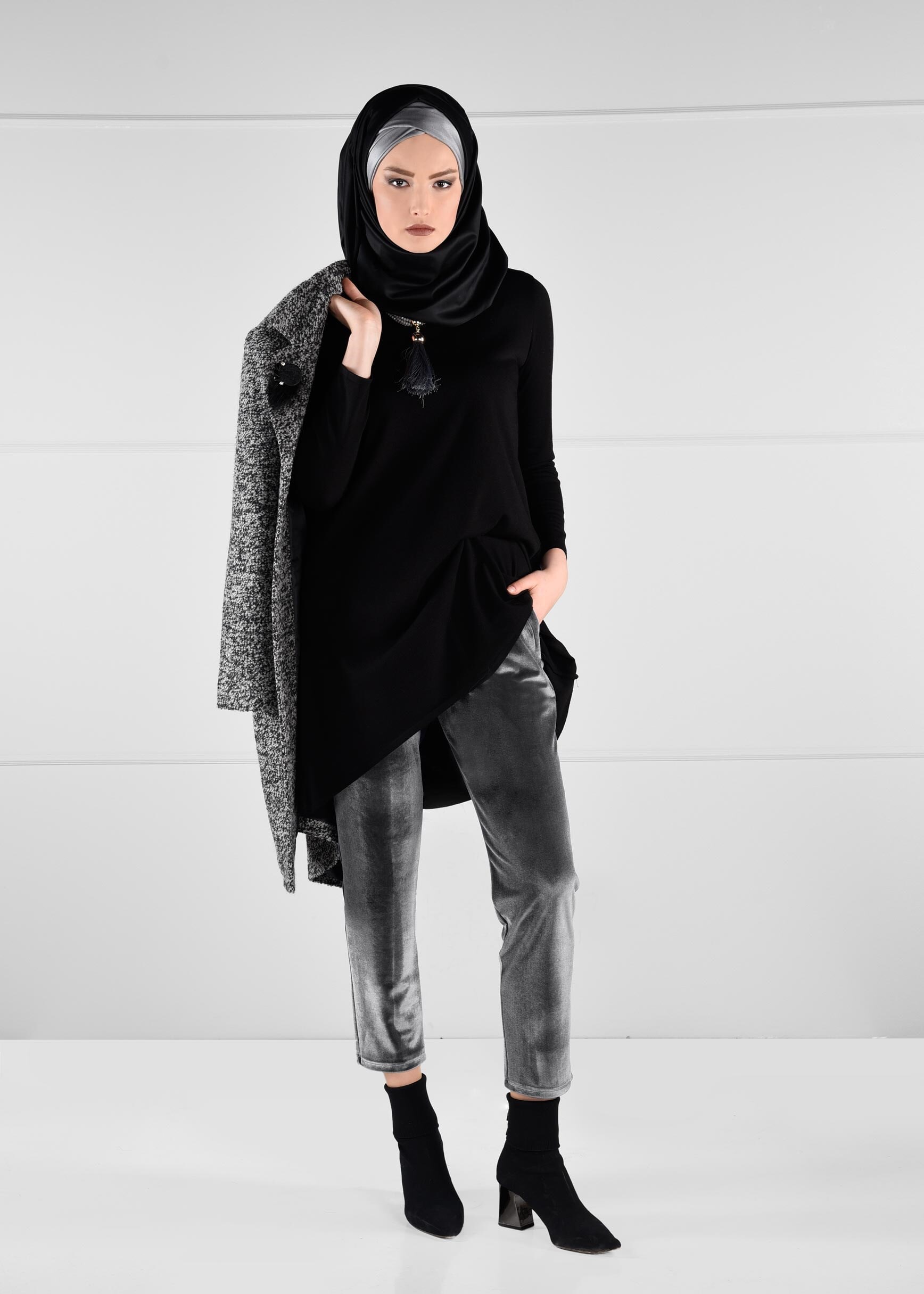 Tesettür giyim GRİ DÜZ KESİM CEPLİ KADİFE PANTOLON 7236
