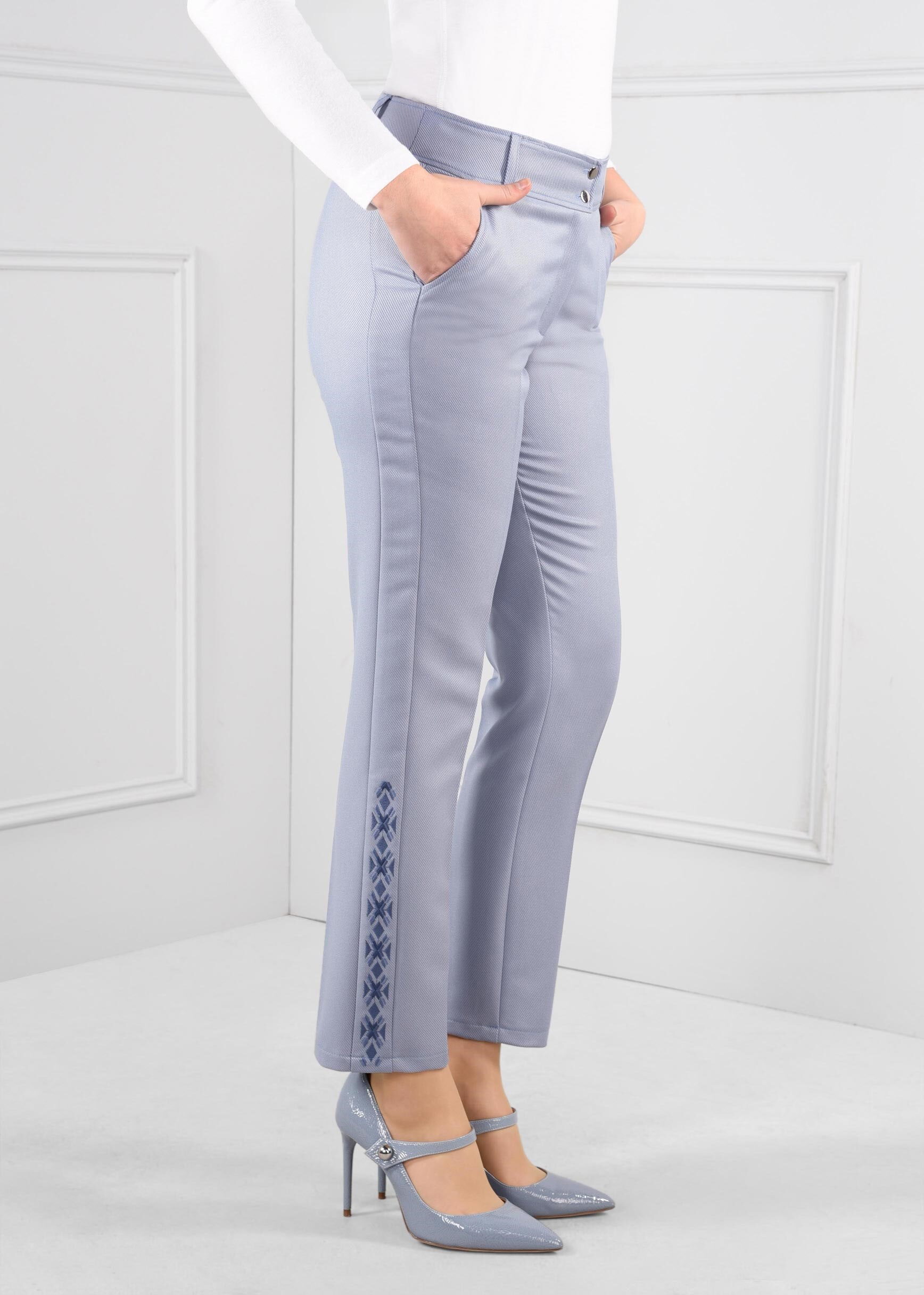 Tesettür giyim MAVİ NAKIŞ İŞLEMELİ CEPLİ ARA BEL PANTOLON 7237 