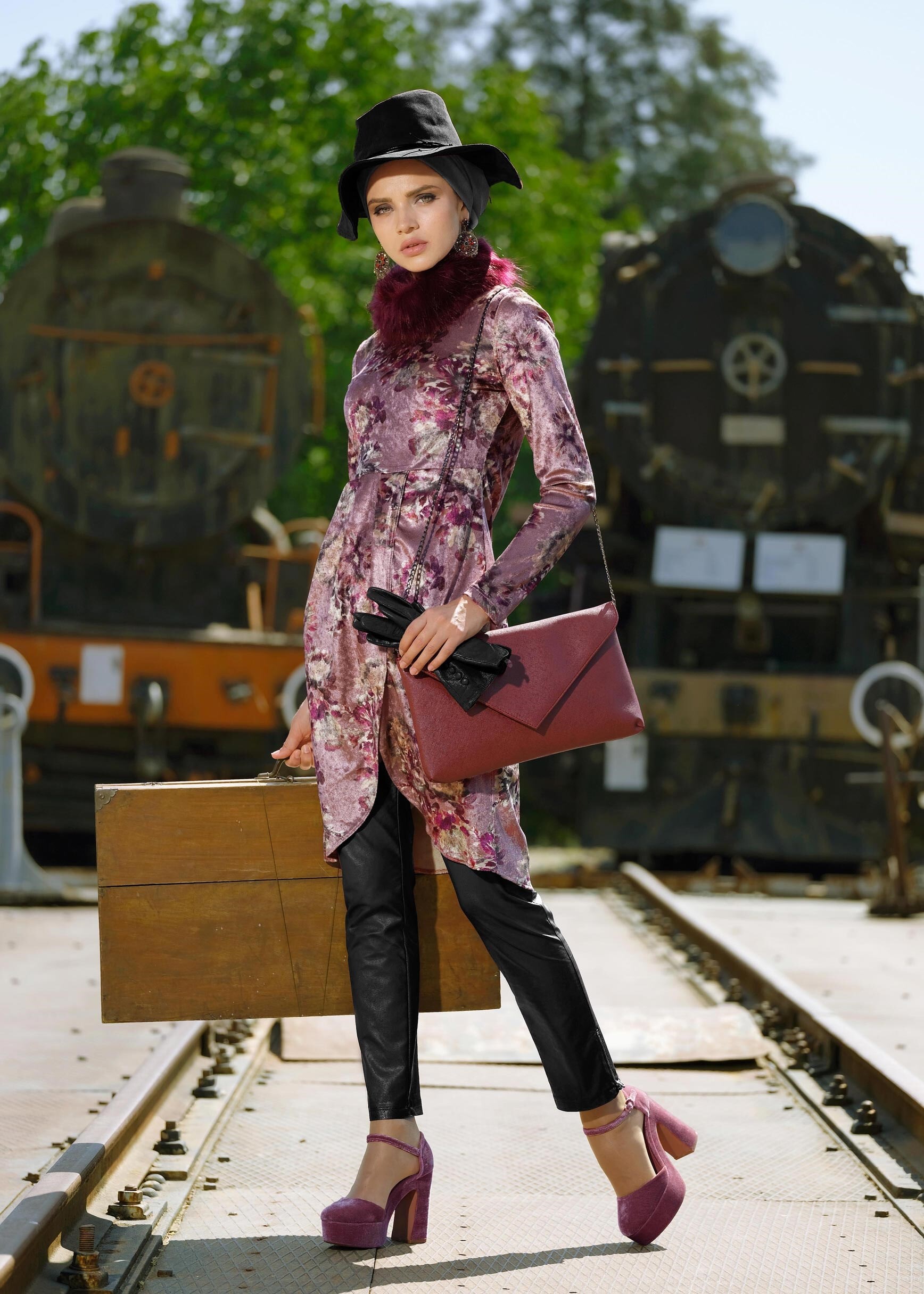 Tesettür giyim SİYAH PAÇALARI FERMUAR DETAYLI DERİ PANTOLON 7243