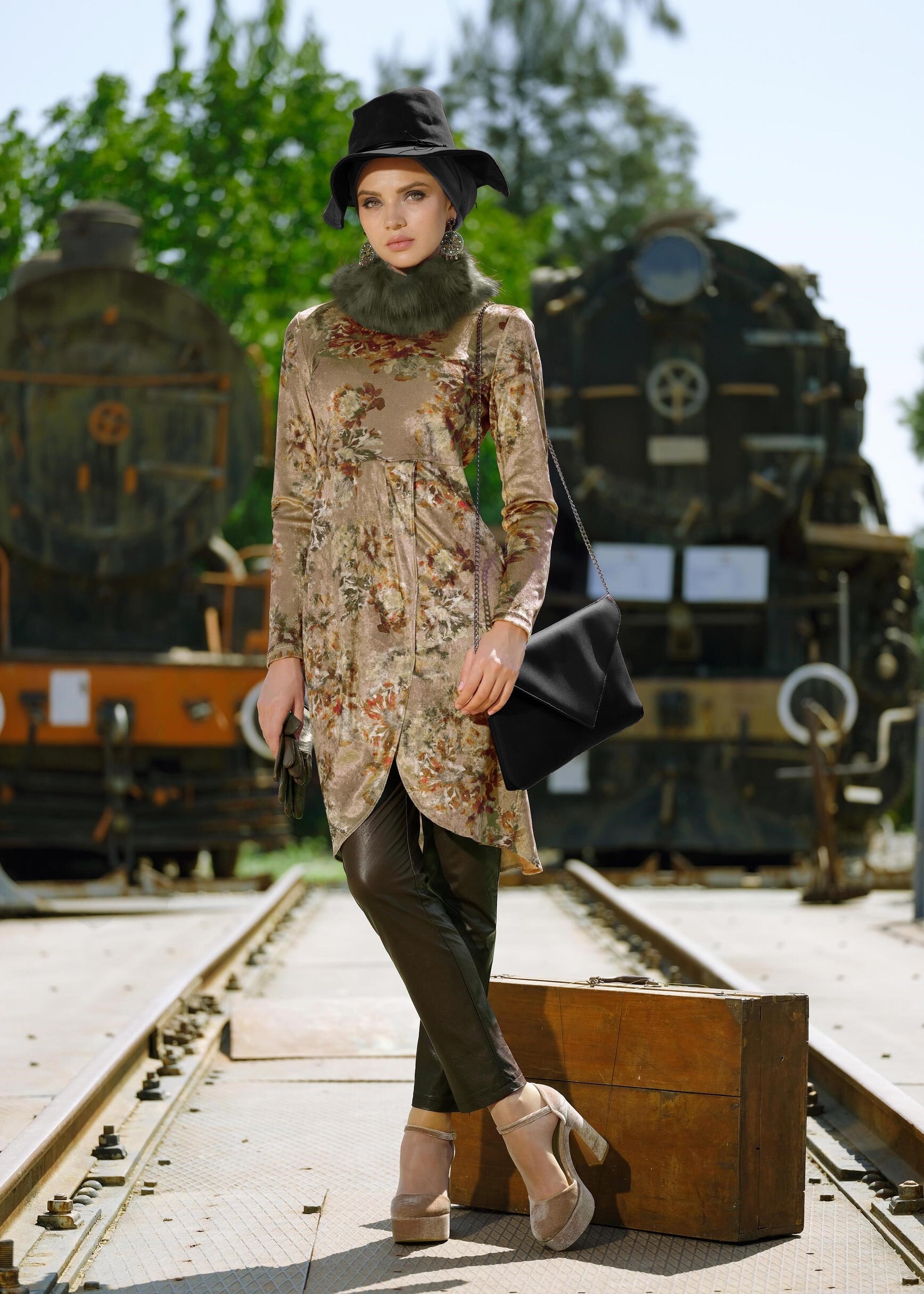 Tesettür giyim HAKİ PAÇALARI FERMUAR DETAYLI DERİ PANTOLON 7243