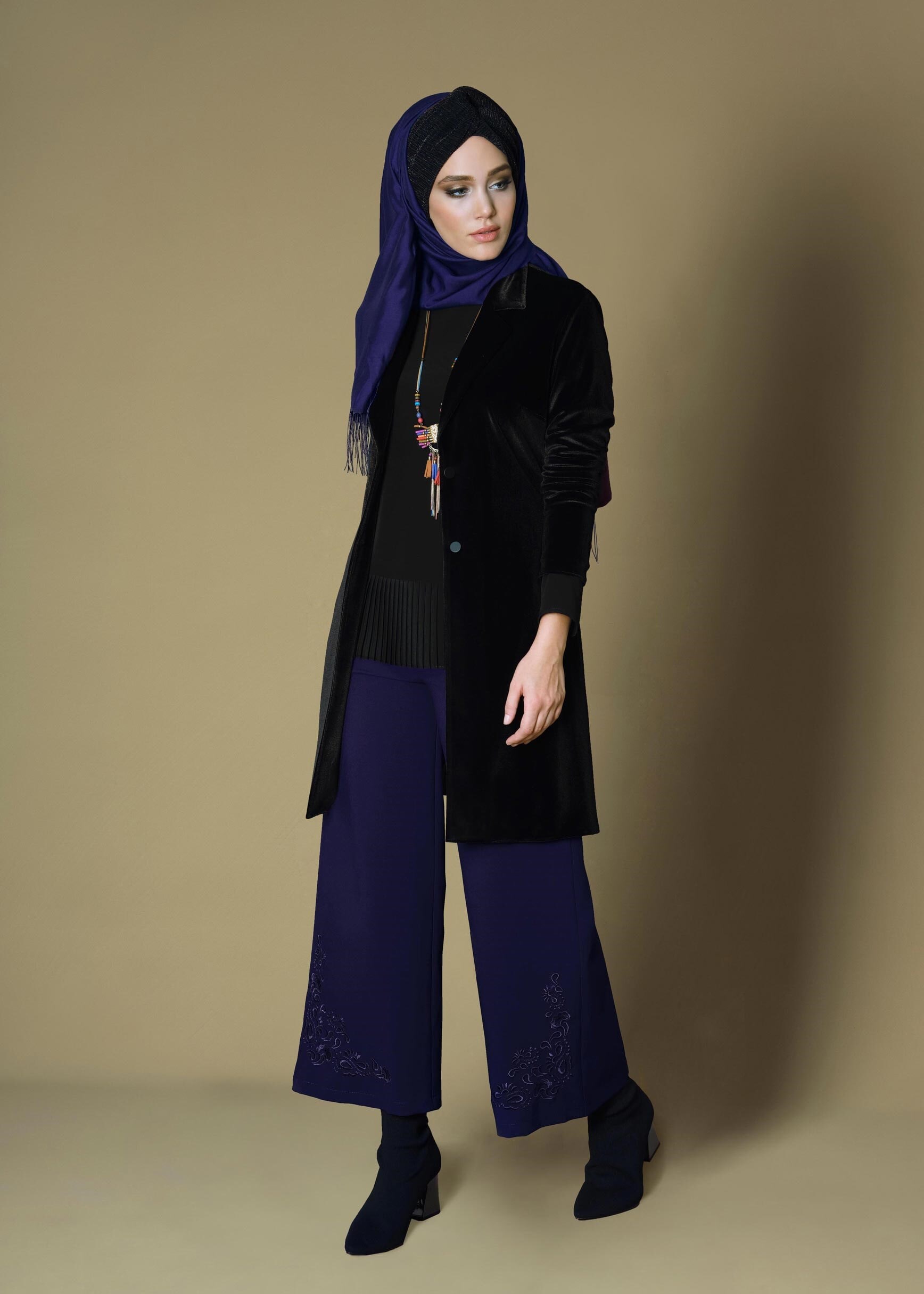 Tesettür giyim LACİVERT GENİŞ PAÇA NAKIŞ İŞLEMELİ PANTOLON 7244 