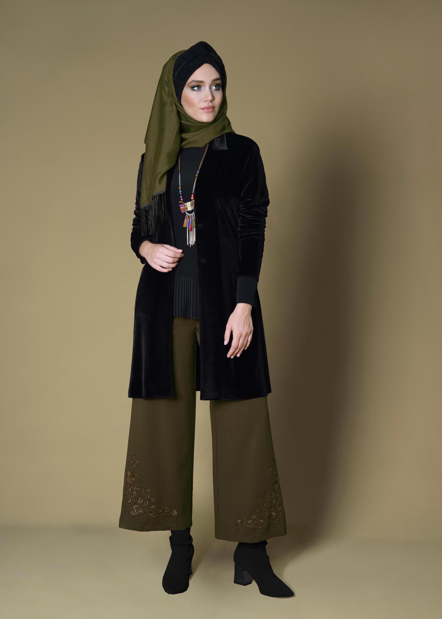 Tesettür giyim HAKİ GENİŞ PAÇA NAKIŞ İŞLEMELİ PANTOLON 7244 