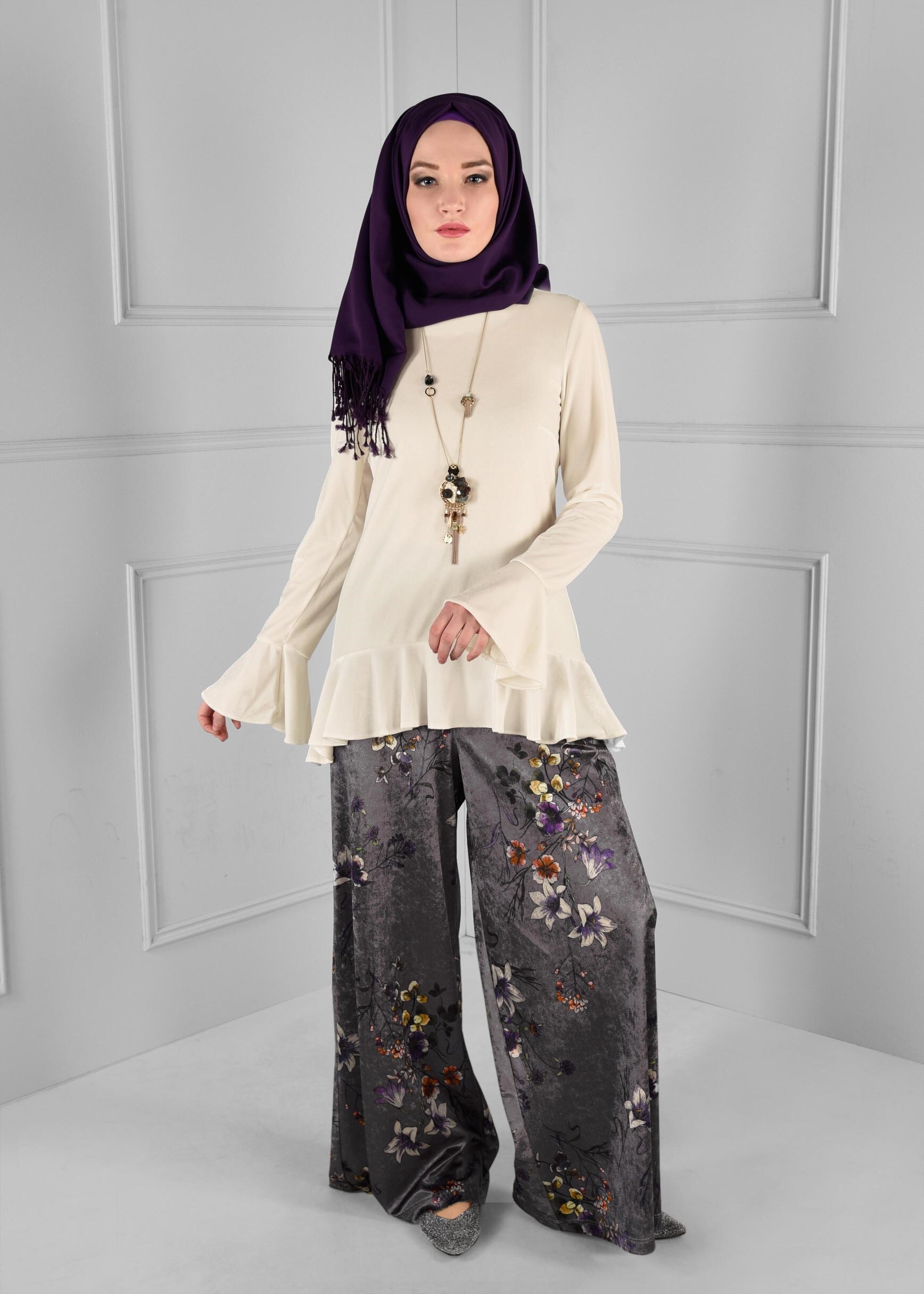 Tesettür giyim GRİ ÇİÇEK DESENLİ GENİŞ KESİM KADİFE PANTOLON 7252