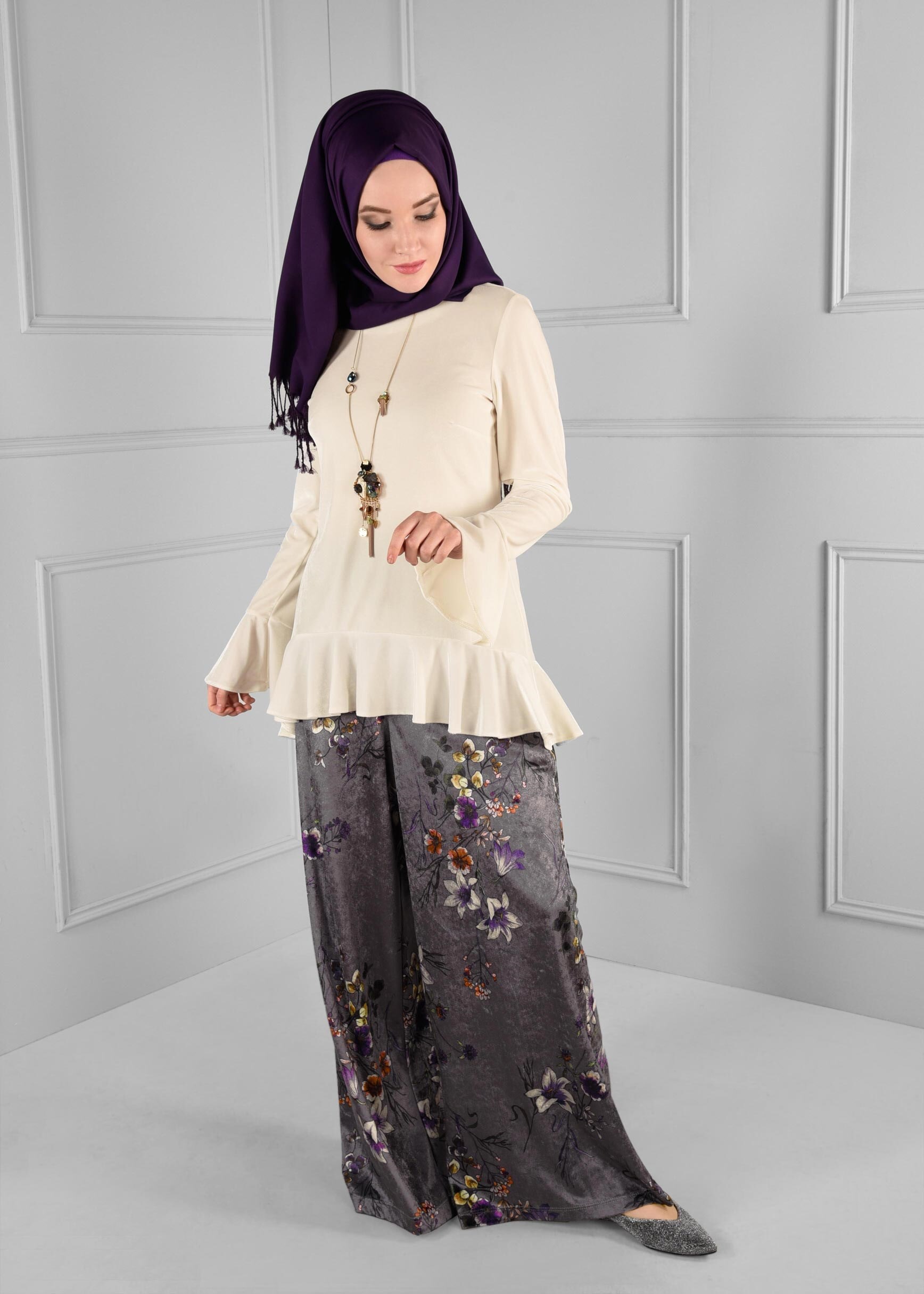 Tesettür giyim GRİ ÇİÇEK DESENLİ GENİŞ KESİM KADİFE PANTOLON 7252
