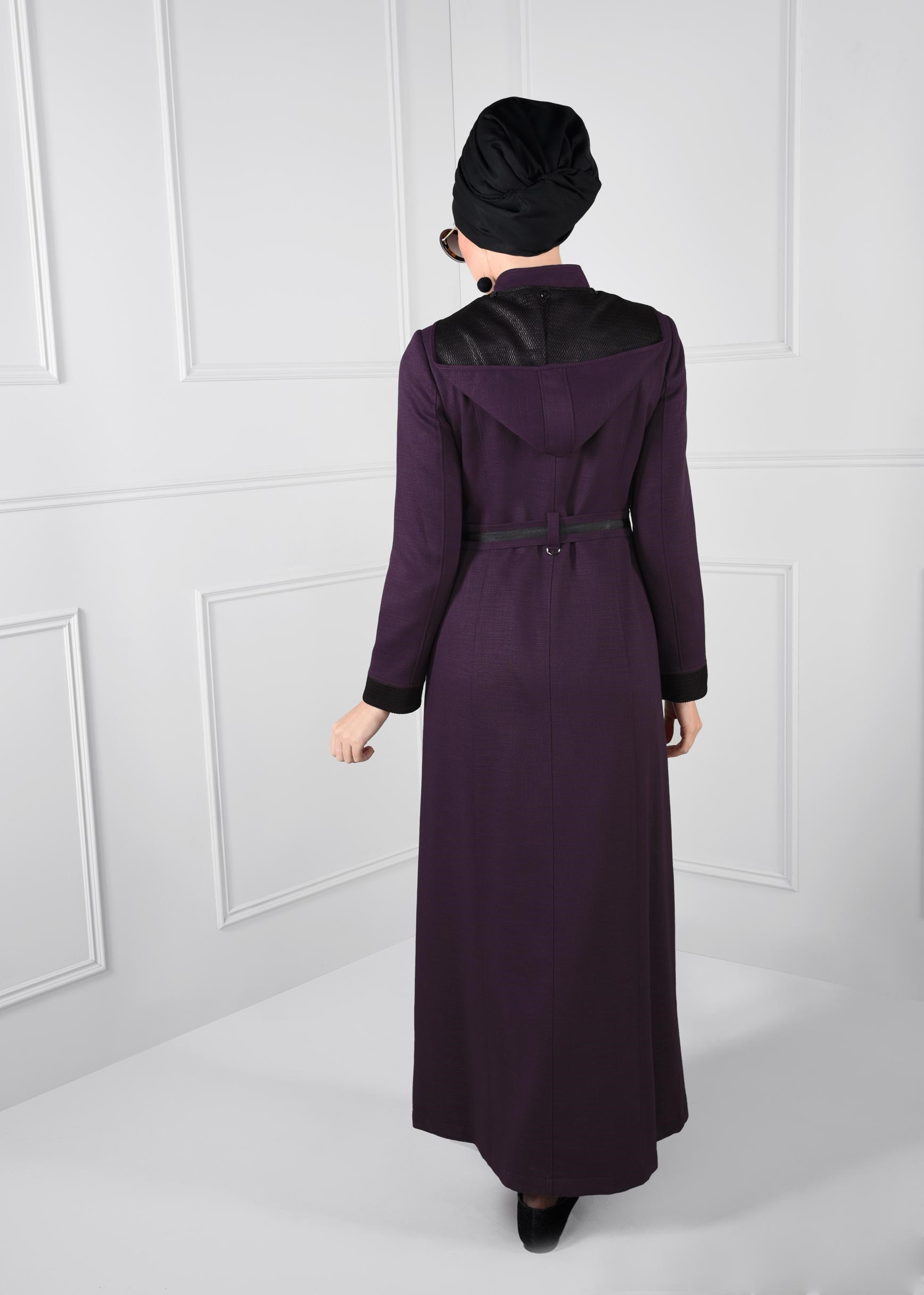 Tesettür giyim MOR KEMERLİ HAKİM YAKA KAPÜŞONLU PARDESÜ 1130