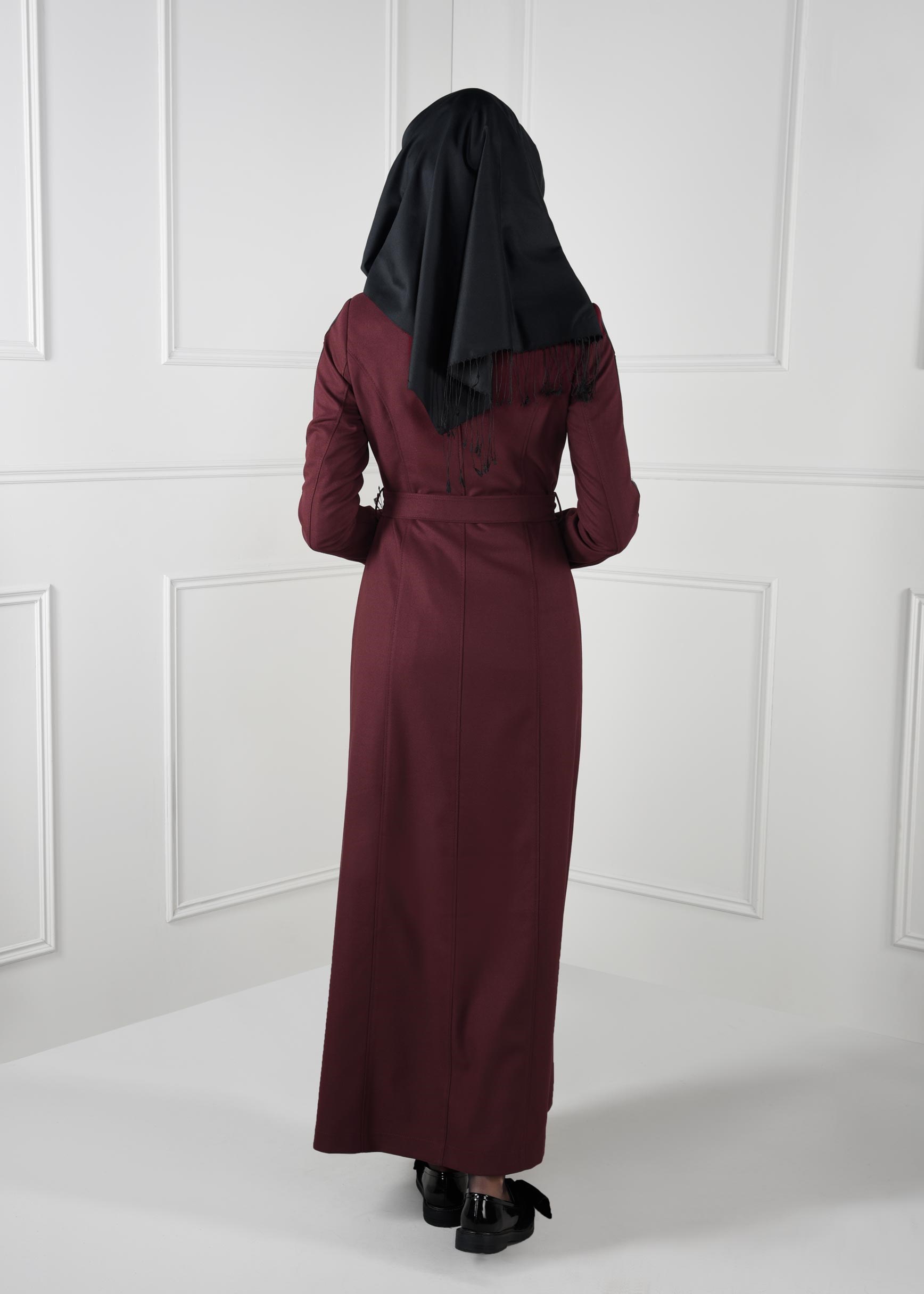 Tesettür giyim BORDO YAKASI KOLLARI BİYELİ KUŞAKLI PARDESÜ 1132