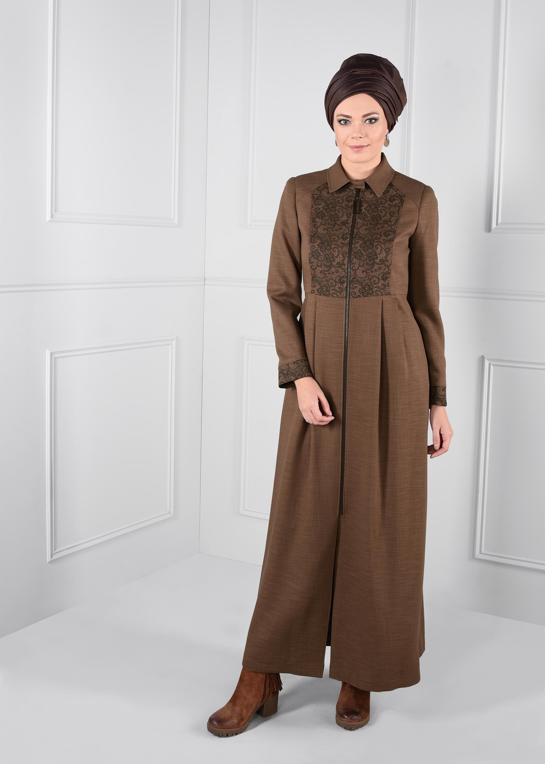 Tesettür giyim VİZON DANTEL DETAYLI CEPLİ FERMUARLI PARDESÜ 1137