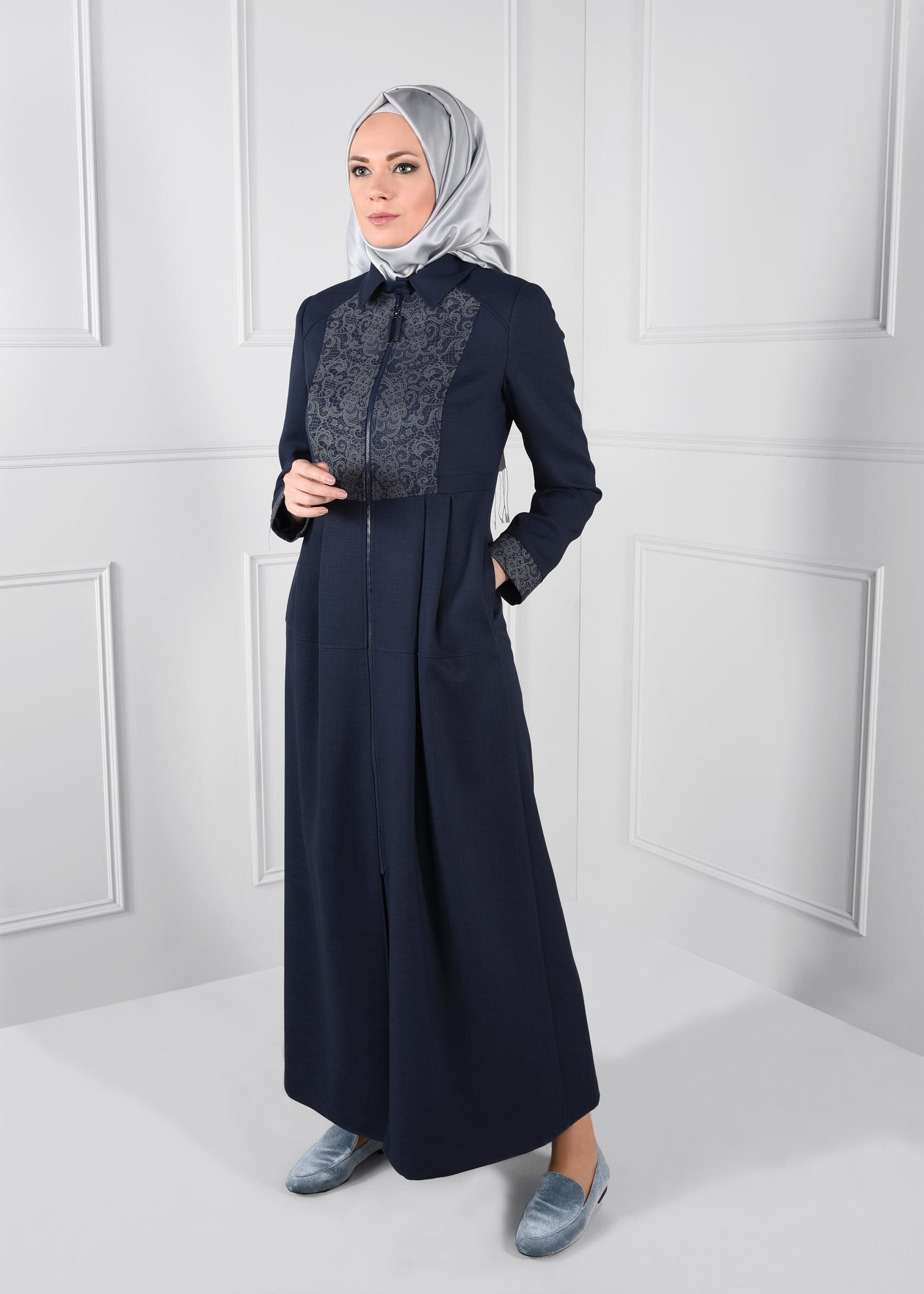 Tesettür giyim LACİVERT DANTEL DETAYLI CEPLİ FERMUARLI PARDESÜ 1137