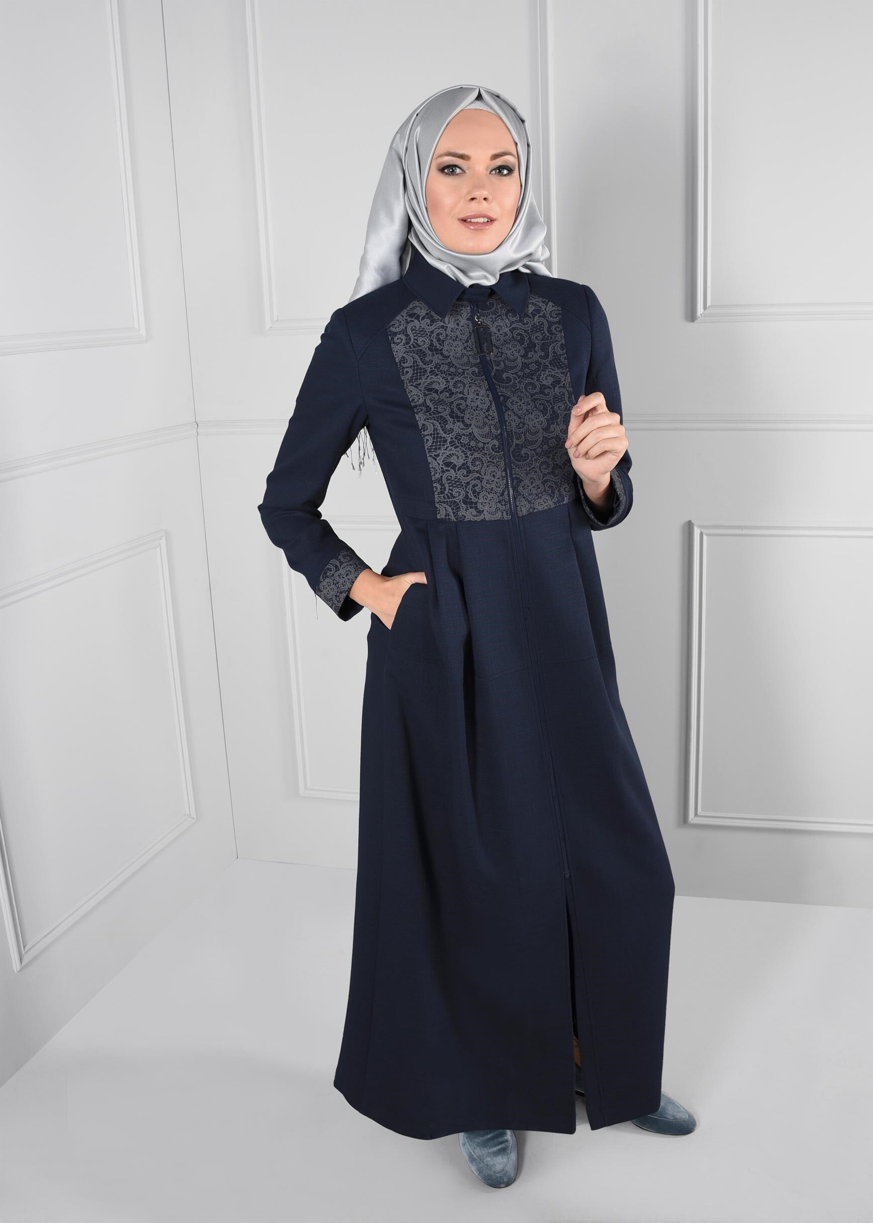 Tesettür giyim LACİVERT DANTEL DETAYLI CEPLİ FERMUARLI PARDESÜ 1137