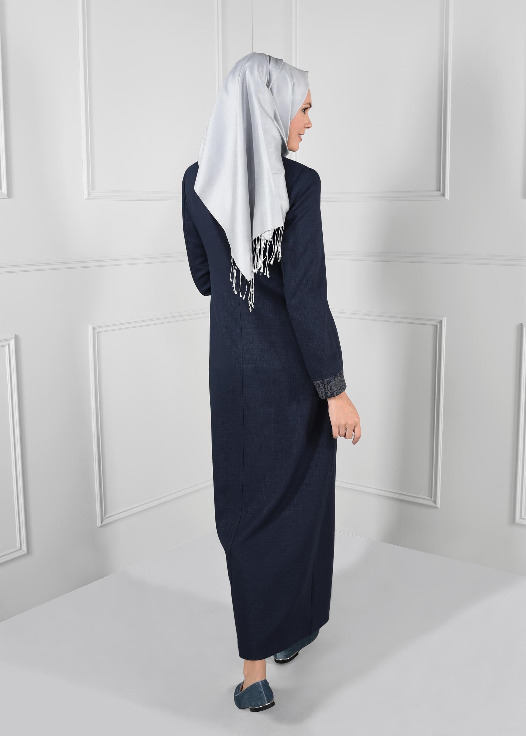 Tesettür giyim LACİVERT DANTEL DETAYLI CEPLİ FERMUARLI PARDESÜ 1137