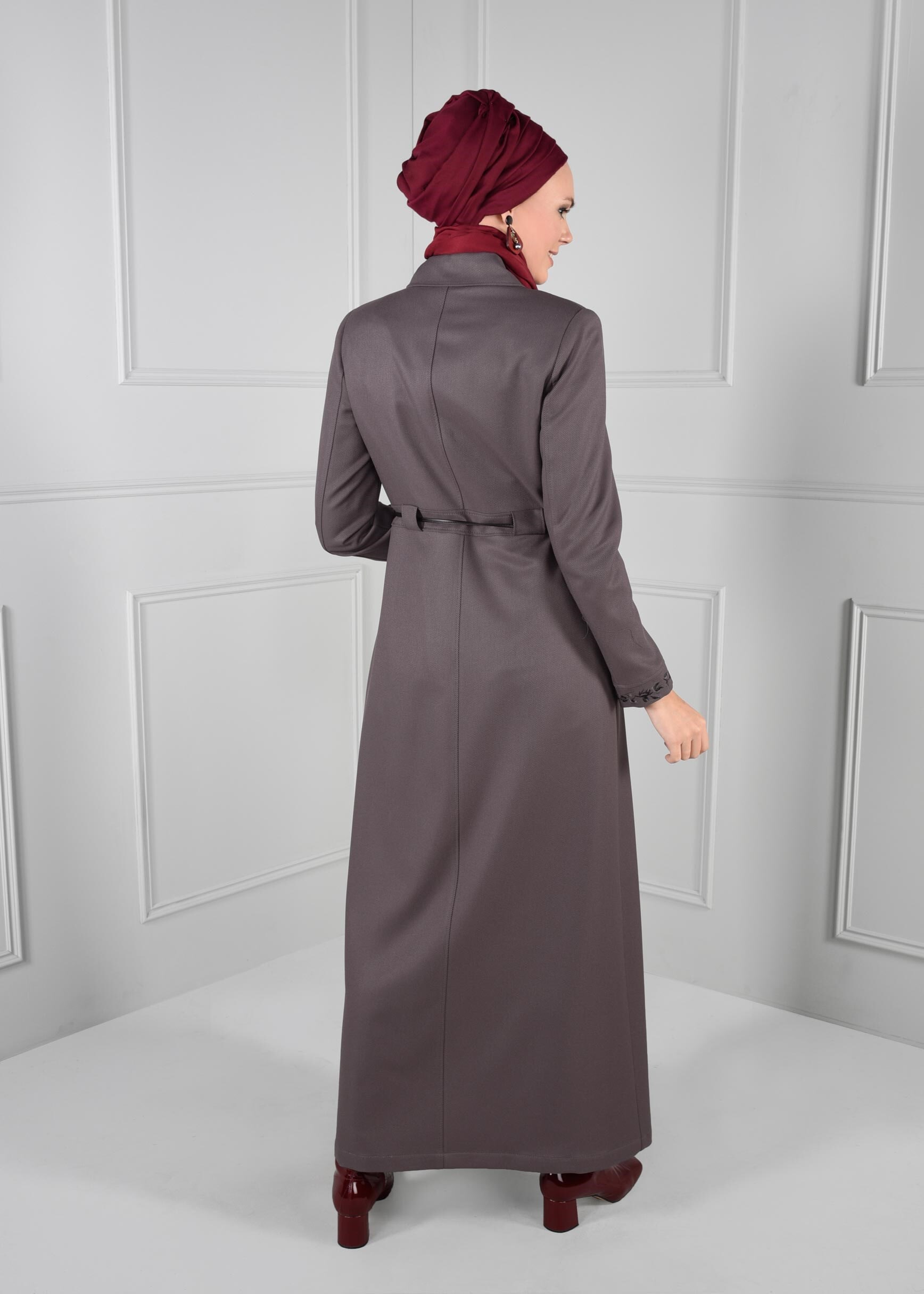 Tesettür giyim GRİ BAĞCIKLI NAKIŞLI PARDESÜ 1140