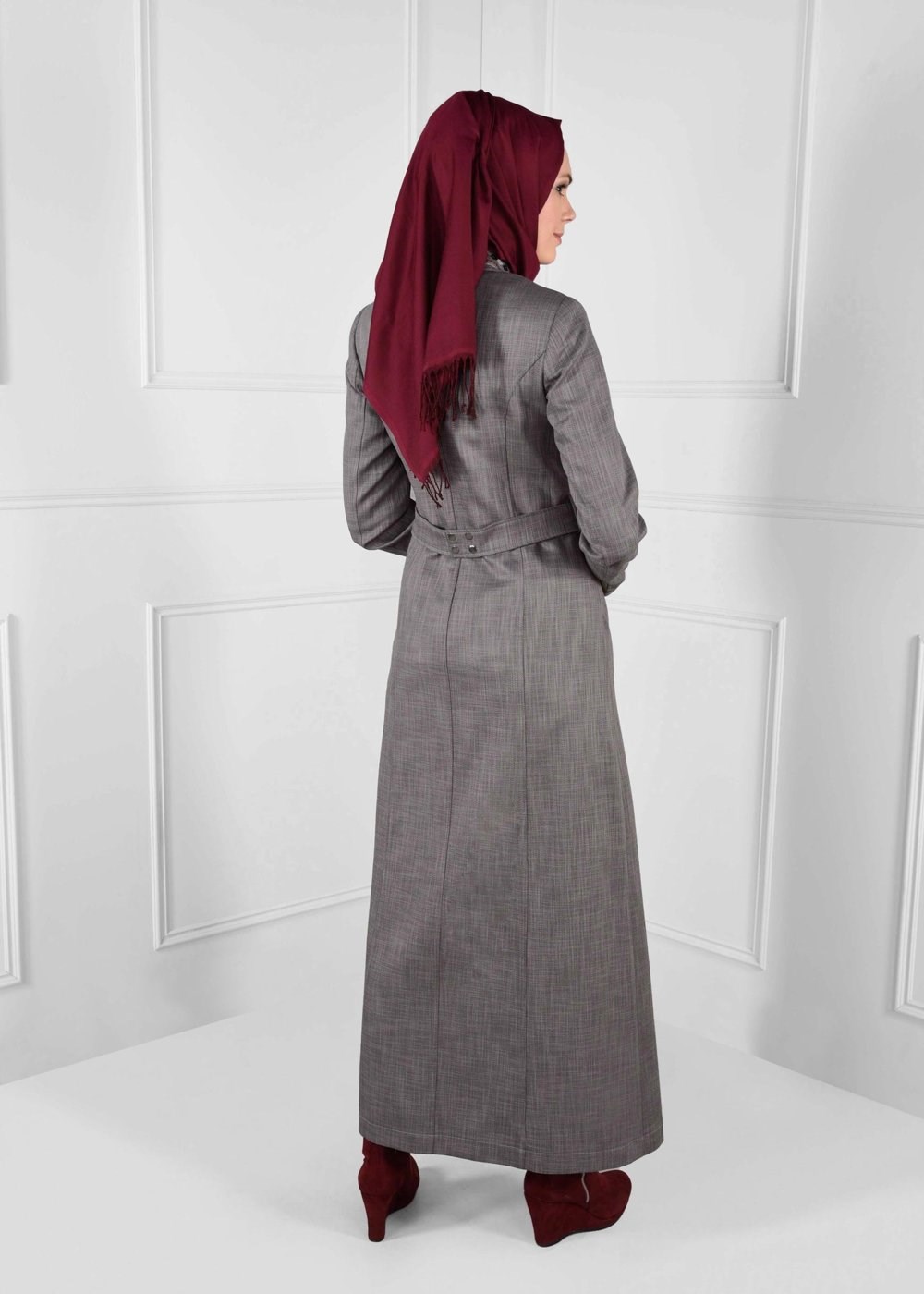 Tesettür giyim GRİ YAKASI KEMERİ NAKIŞLI CEPLİ PARDESÜ 1142