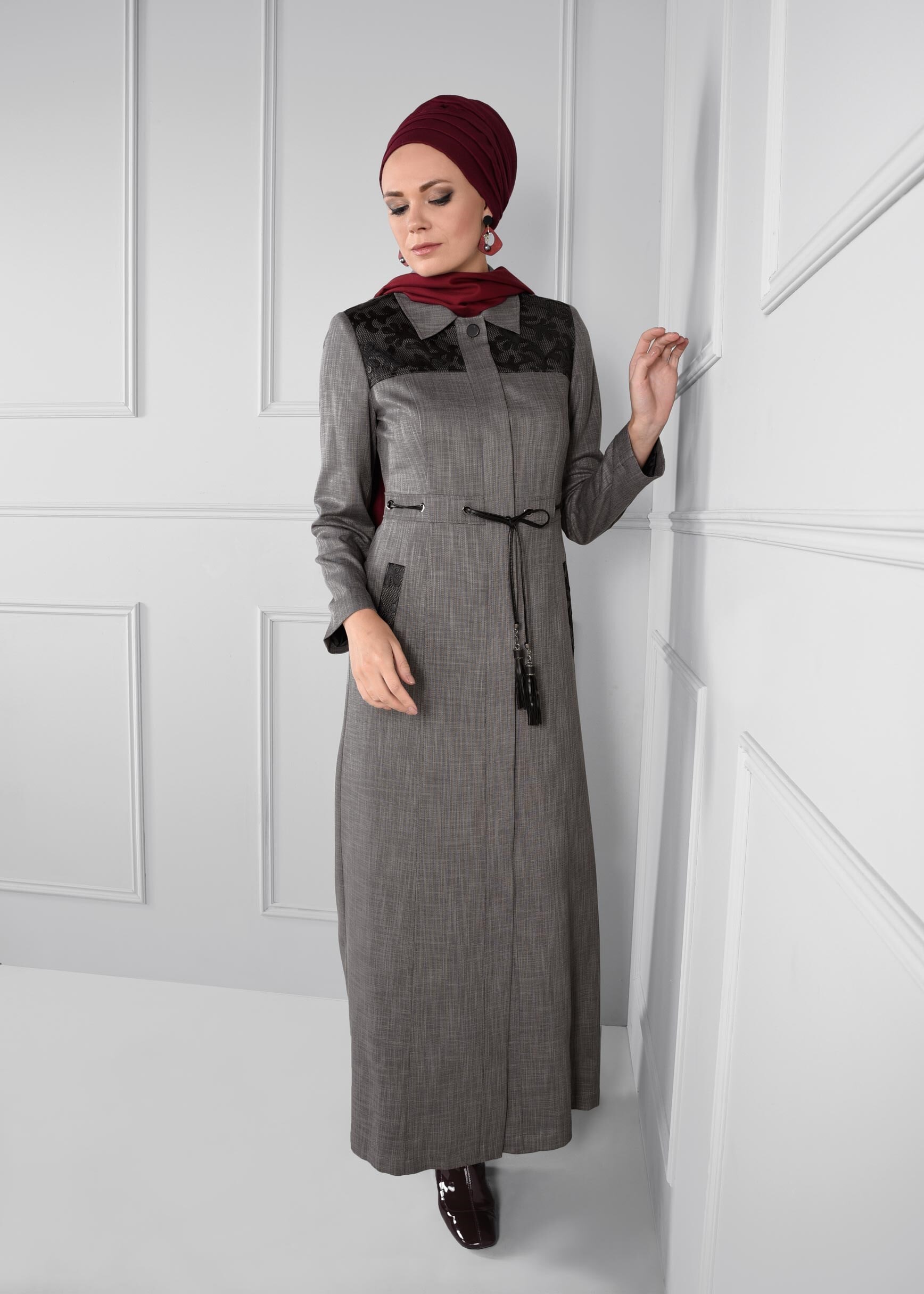 Tesettür giyim GRİ BELDEN BAĞCIKLI DANTEL DETAYLI CEPLİ PARDESÜ 1144