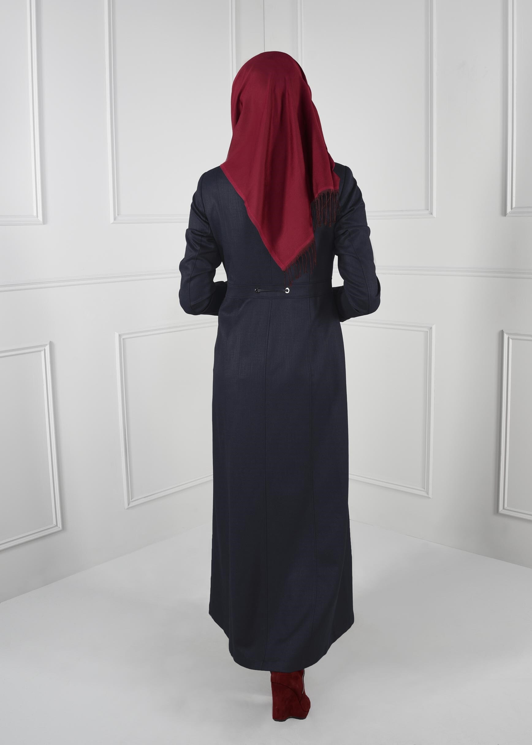 Tesettür giyim LACİVERT BELDEN BAĞCIKLI DANTEL DETAYLI CEPLİ PARDESÜ 1144