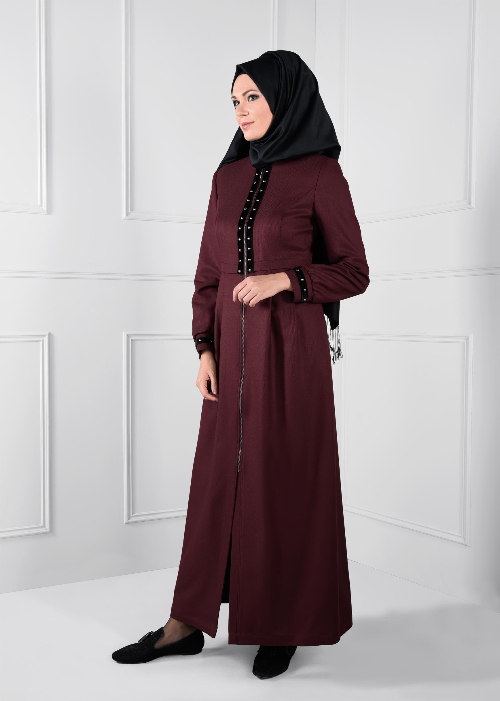 Tesettür giyim BORDO BONCUK İŞLEMELİ FERMUARLI PARDESÜ 1148