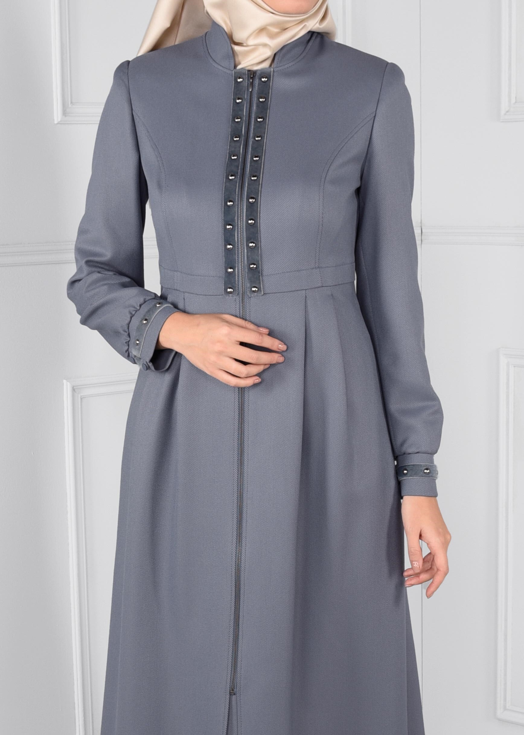 Tesettür giyim MAVİ BONCUK İŞLEMELİ FERMUARLI PARDESÜ 1148