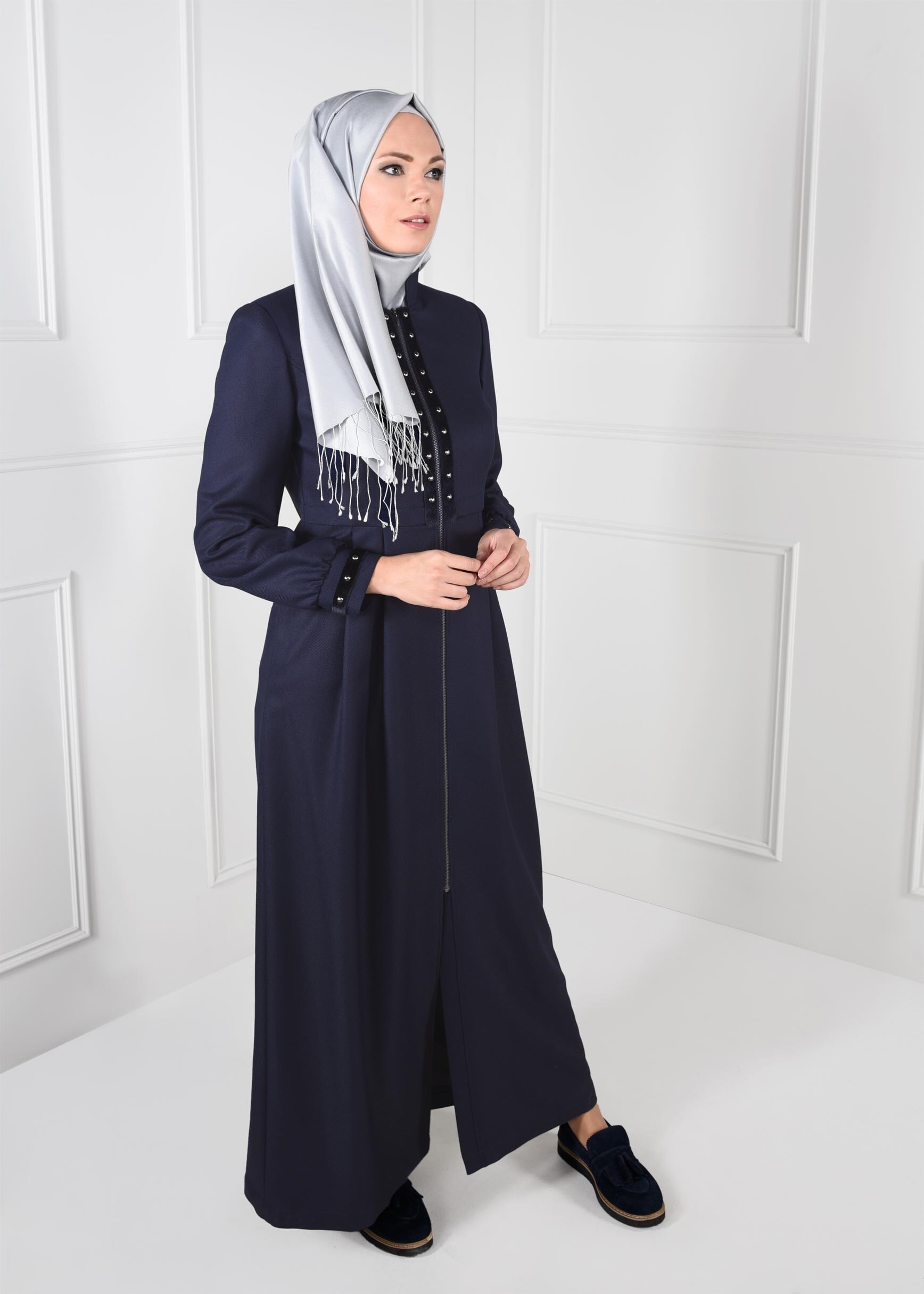 Tesettür giyim LACİVERT BONCUK İŞLEMELİ FERMUARLI PARDESÜ 1148