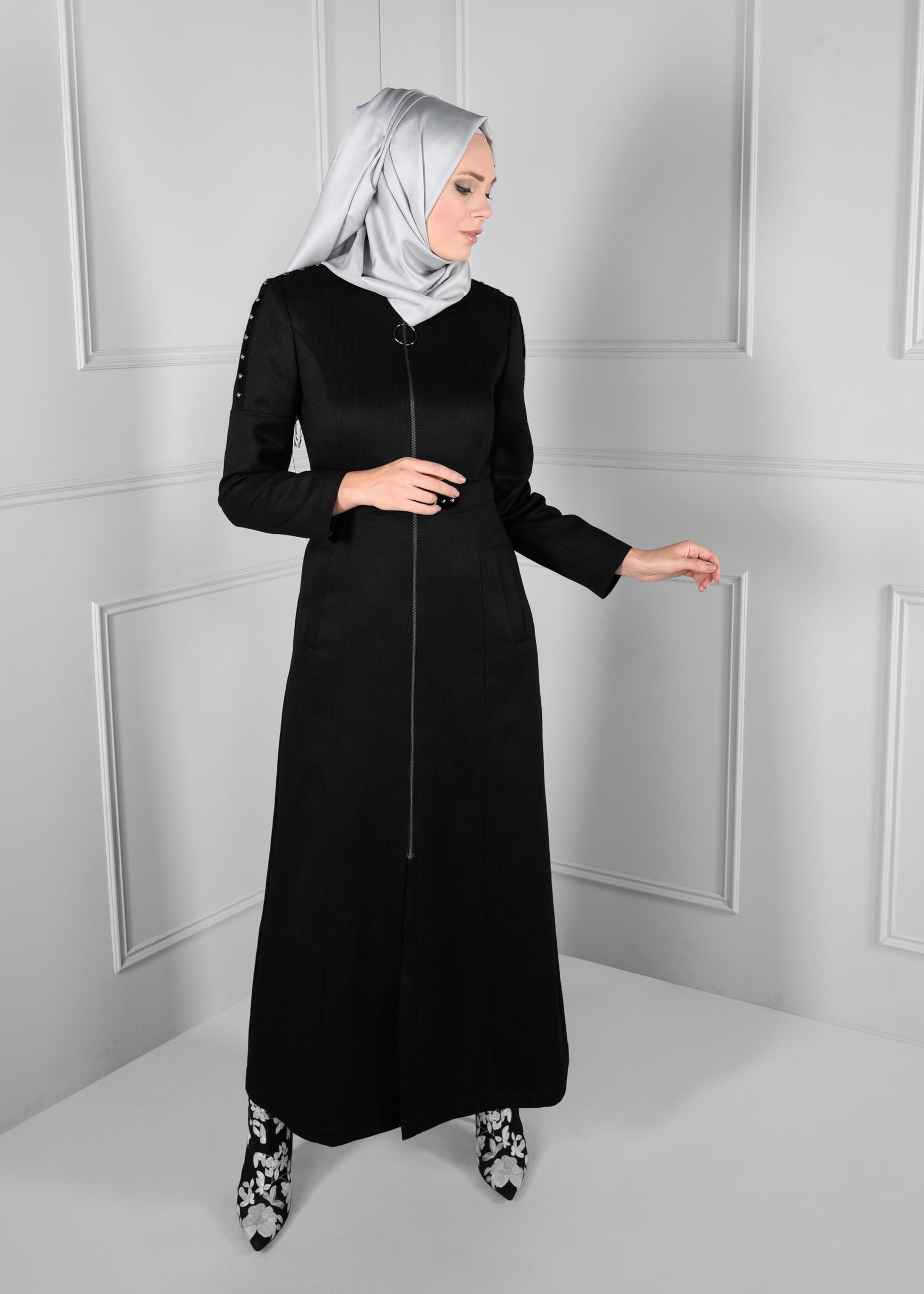 Tesettür giyim SİYAH FERMUARLI ZIMBA DETAYLI PARDESÜ 1152