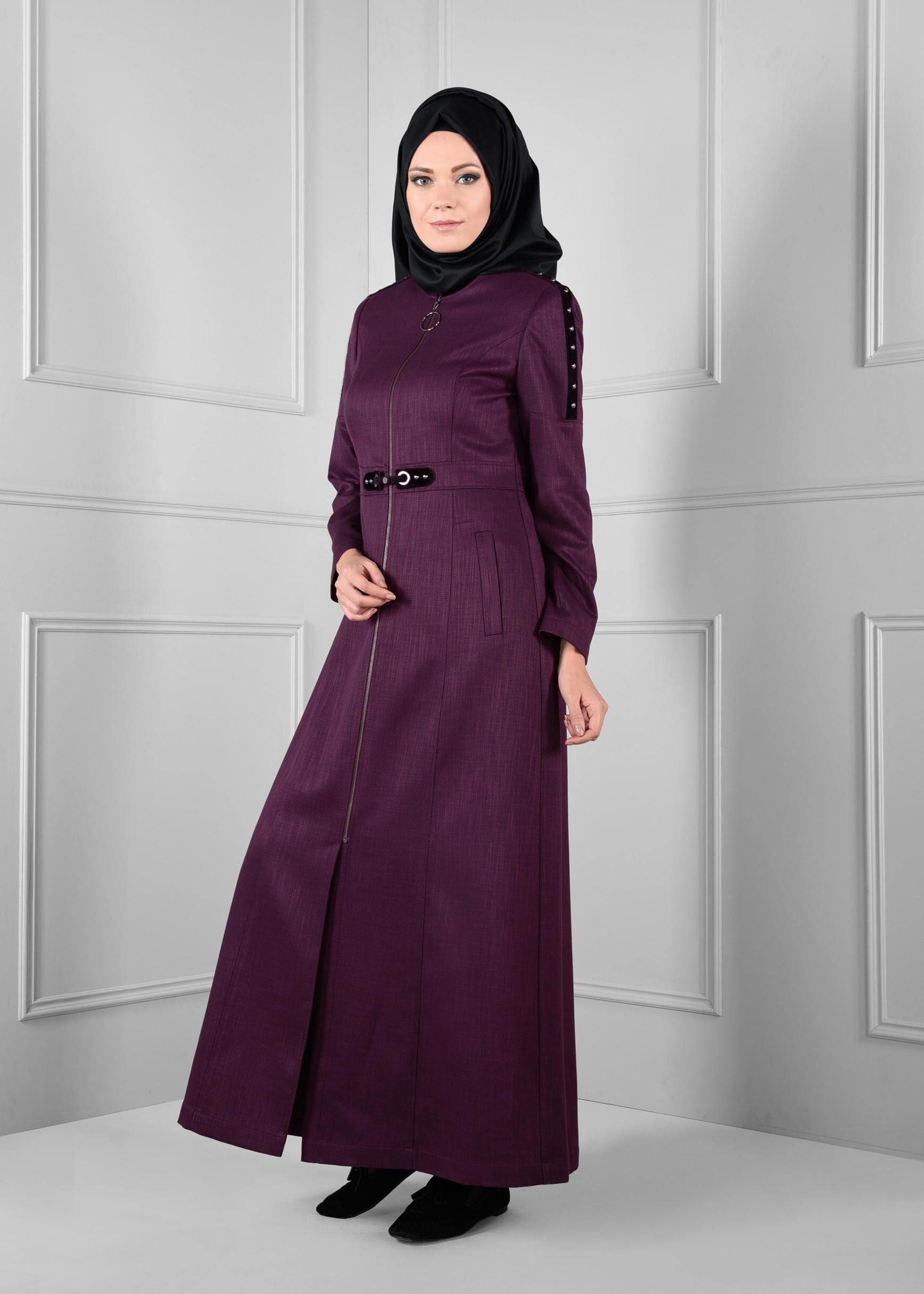 Tesettür giyim MOR FERMUARLI ZIMBA DETAYLI PARDESÜ 1152