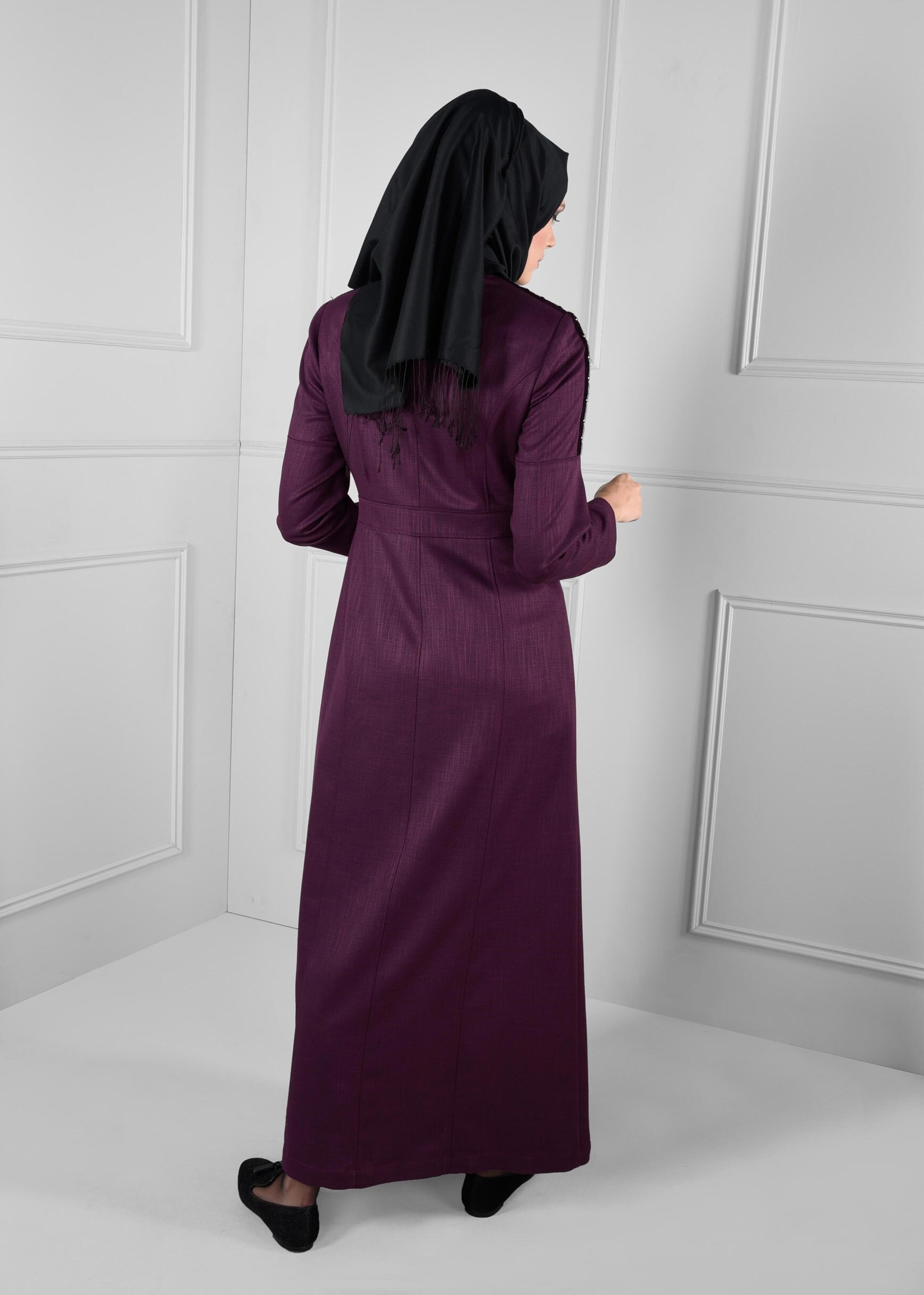 Tesettür giyim MOR FERMUARLI ZIMBA DETAYLI PARDESÜ 1152