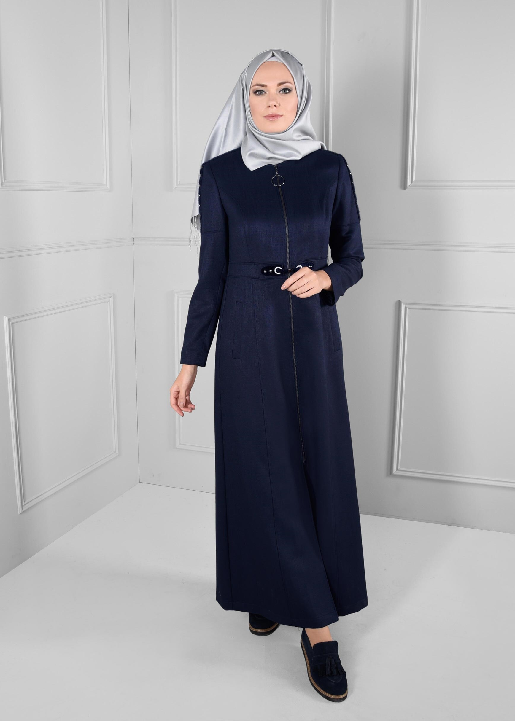 Tesettür giyim LACİVERT FERMUARLI ZIMBA DETAYLI PARDESÜ 1152