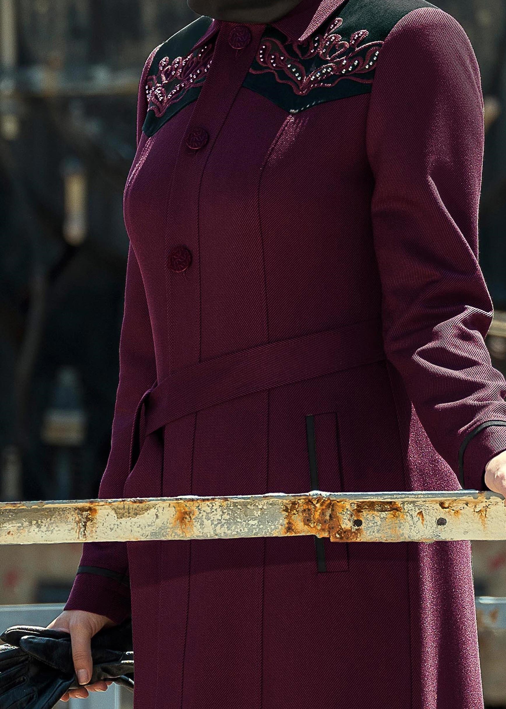 Tesettür giyim MÜRDÜM NAKIŞLI BONCUK İŞLEMELİ KUŞAKLI PARDESÜ 1153