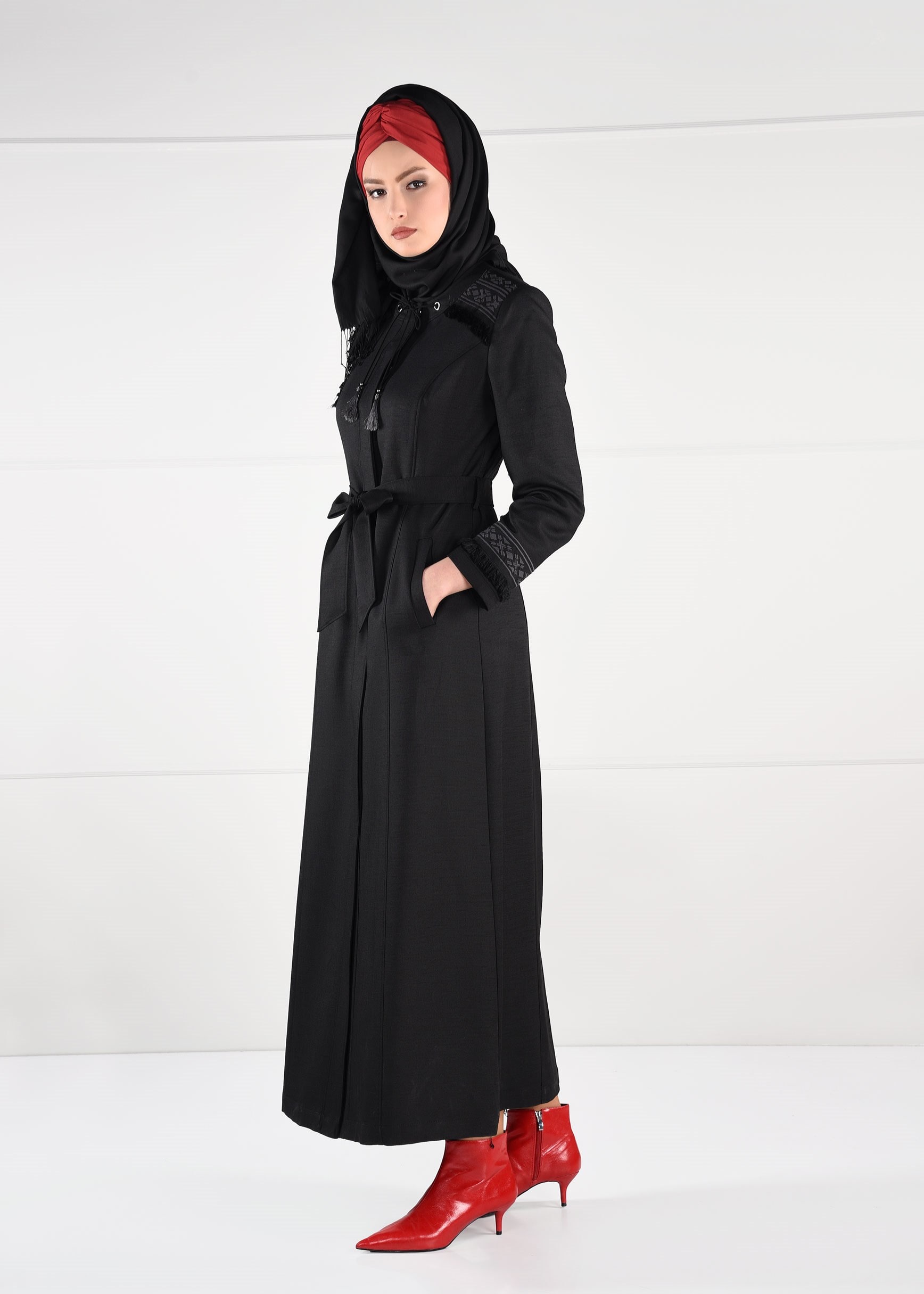 Tesettür giyim SİYAH PÜSKÜLLÜ NAKIŞLI PARDESÜ 1156 