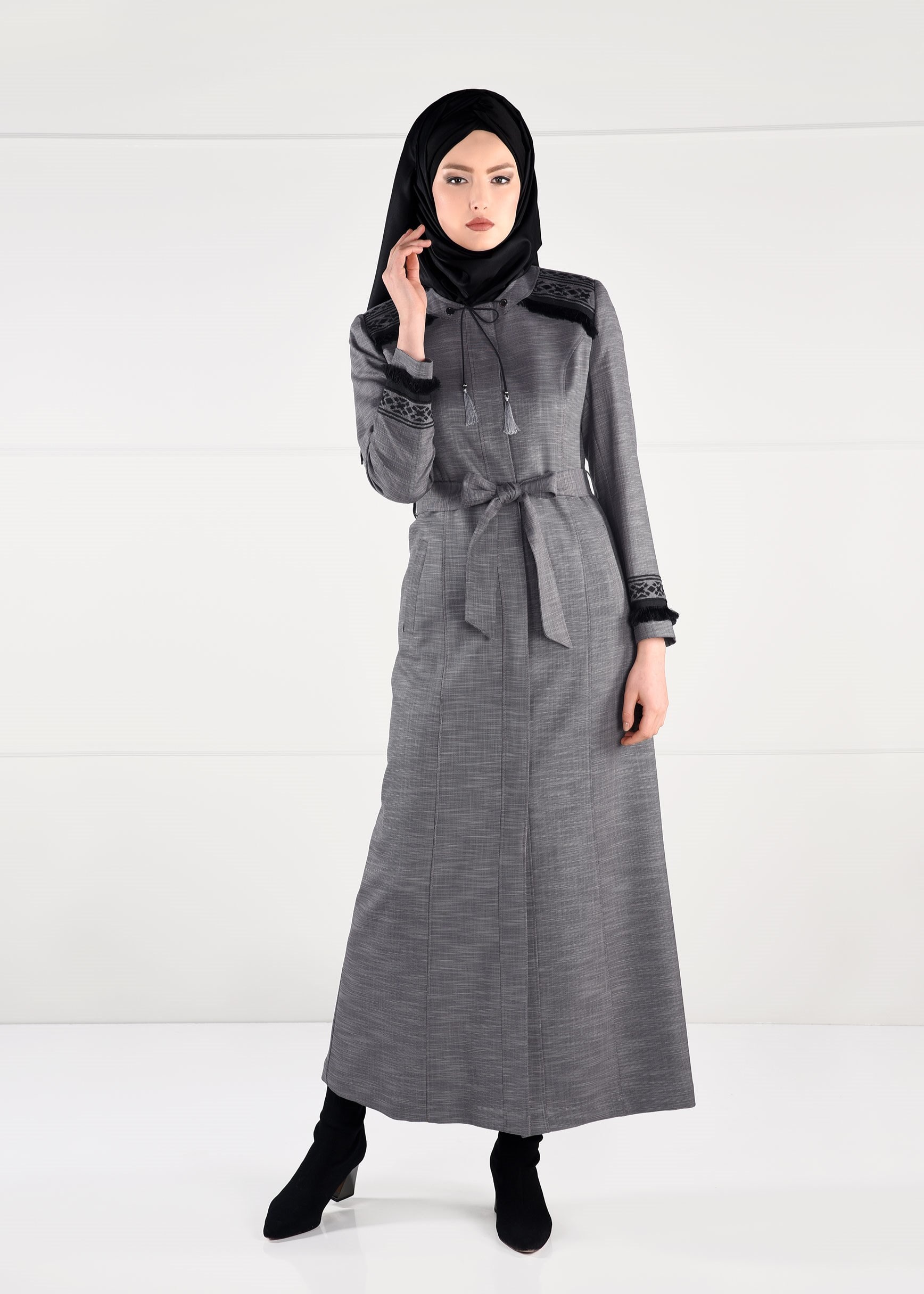 Tesettür giyim GRİ PÜSKÜLLÜ NAKIŞLI PARDESÜ 1156 
