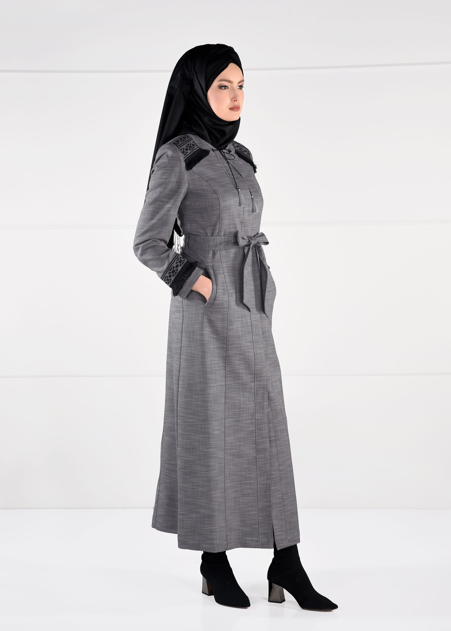 Tesettür giyim GRİ PÜSKÜLLÜ NAKIŞLI PARDESÜ 1156 