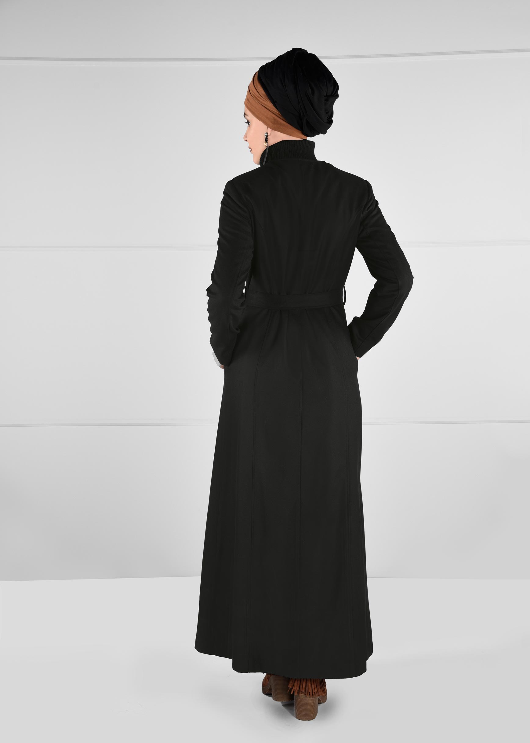 Tesettür giyim SİYAH KUŞ GÖZÜ DETAYLI BROŞLU PARDESÜ 1163