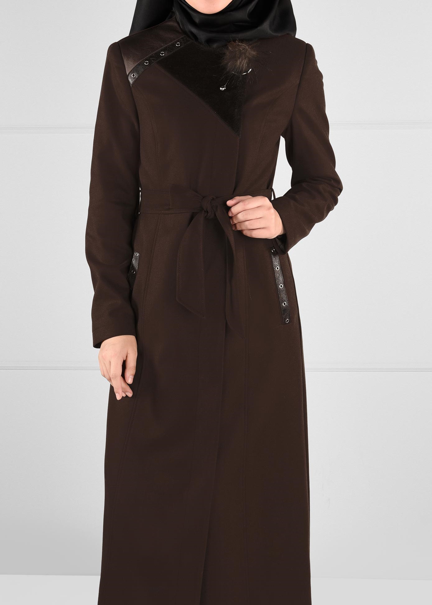 Tesettür giyim KAHVE KUŞ GÖZÜ DETAYLI BROŞLU PARDESÜ 1163