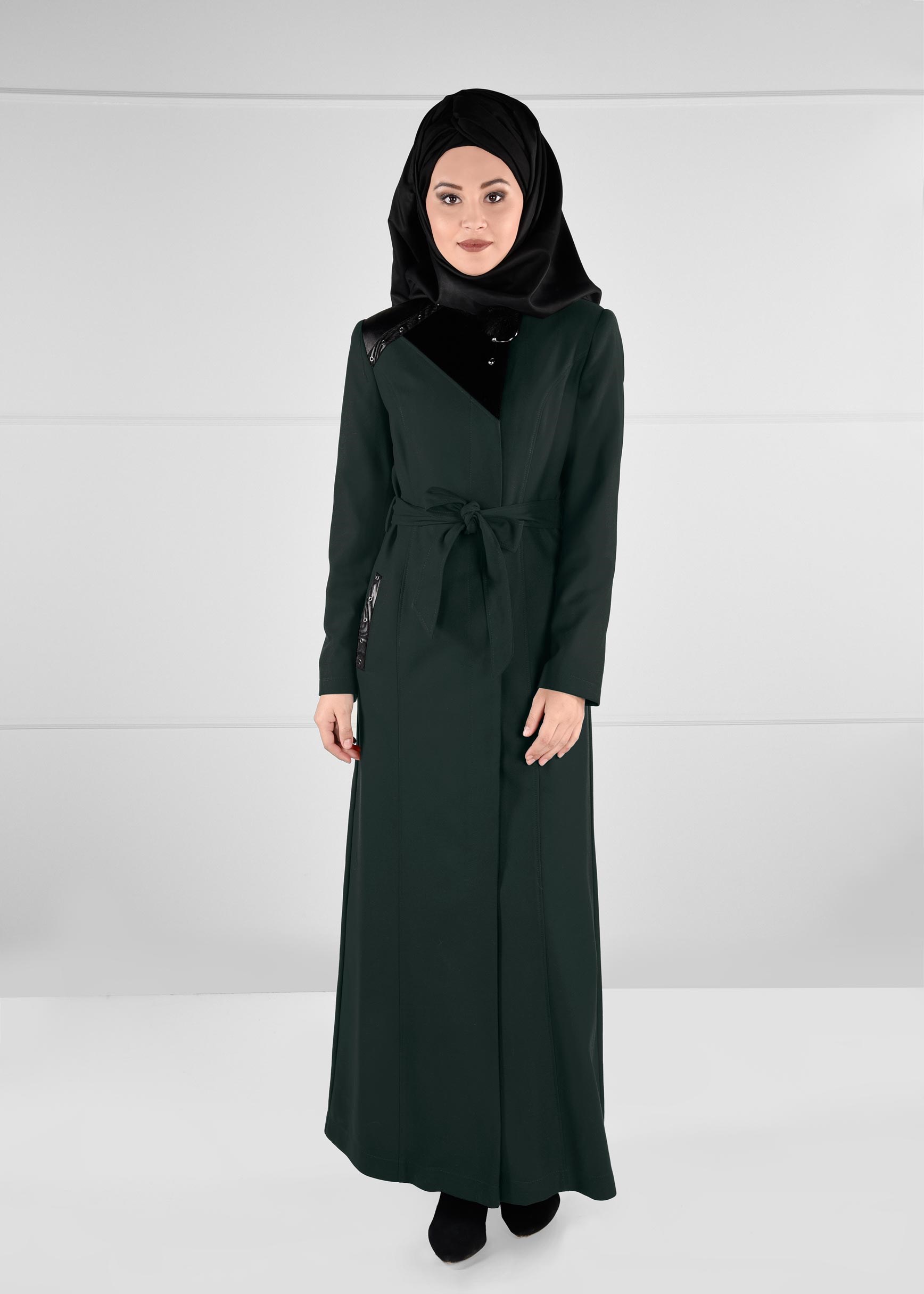 Tesettür giyim YEŞİL KUŞ GÖZÜ DETAYLI BROŞLU PARDESÜ 1163