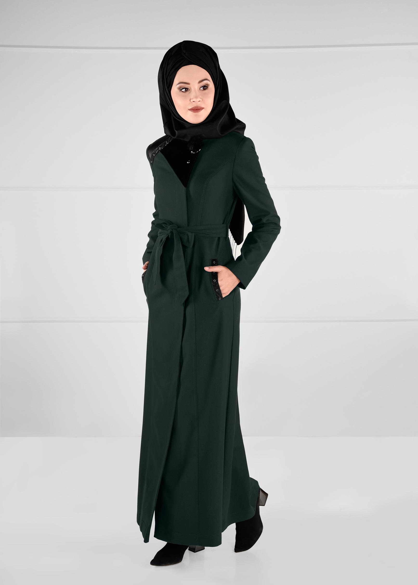 Tesettür giyim YEŞİL KUŞ GÖZÜ DETAYLI BROŞLU PARDESÜ 1163