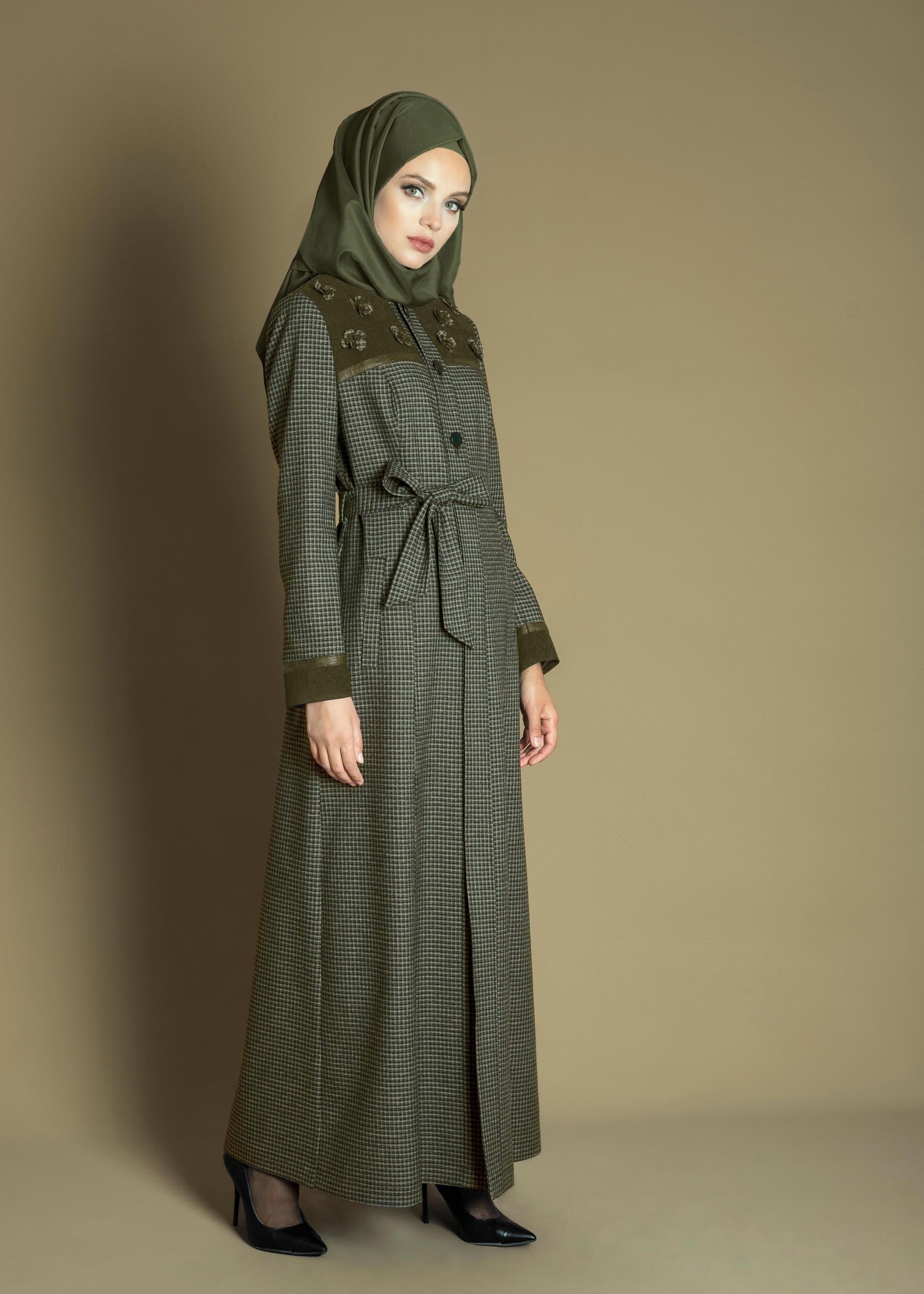 Tesettür giyim HAKİ ÜÇ BOYUT ÇİÇEK DESENLİ EKOSE PARDESÜ 1165 