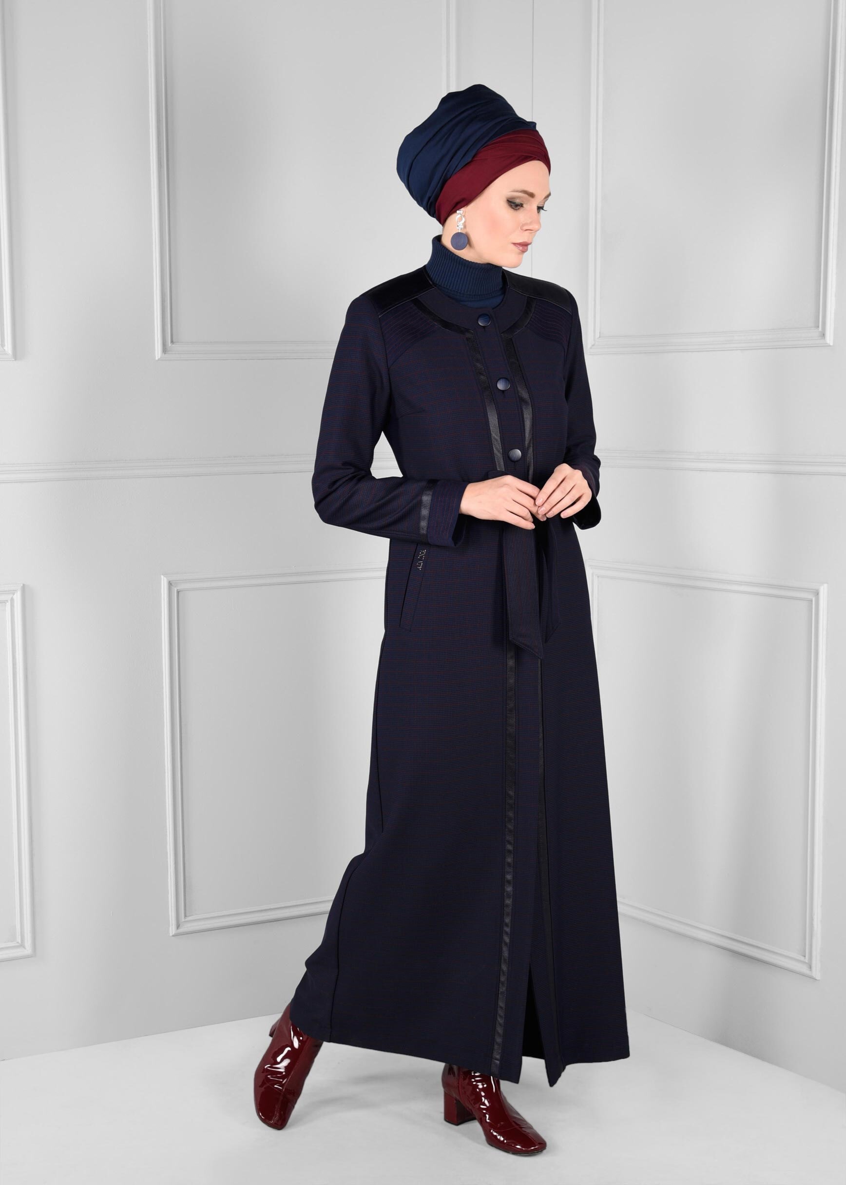 Tesettür giyim LACİVERT DERİ BİYE ŞERİTLİ DÜĞMELİ KUŞAKLI PARDESÜ 1166