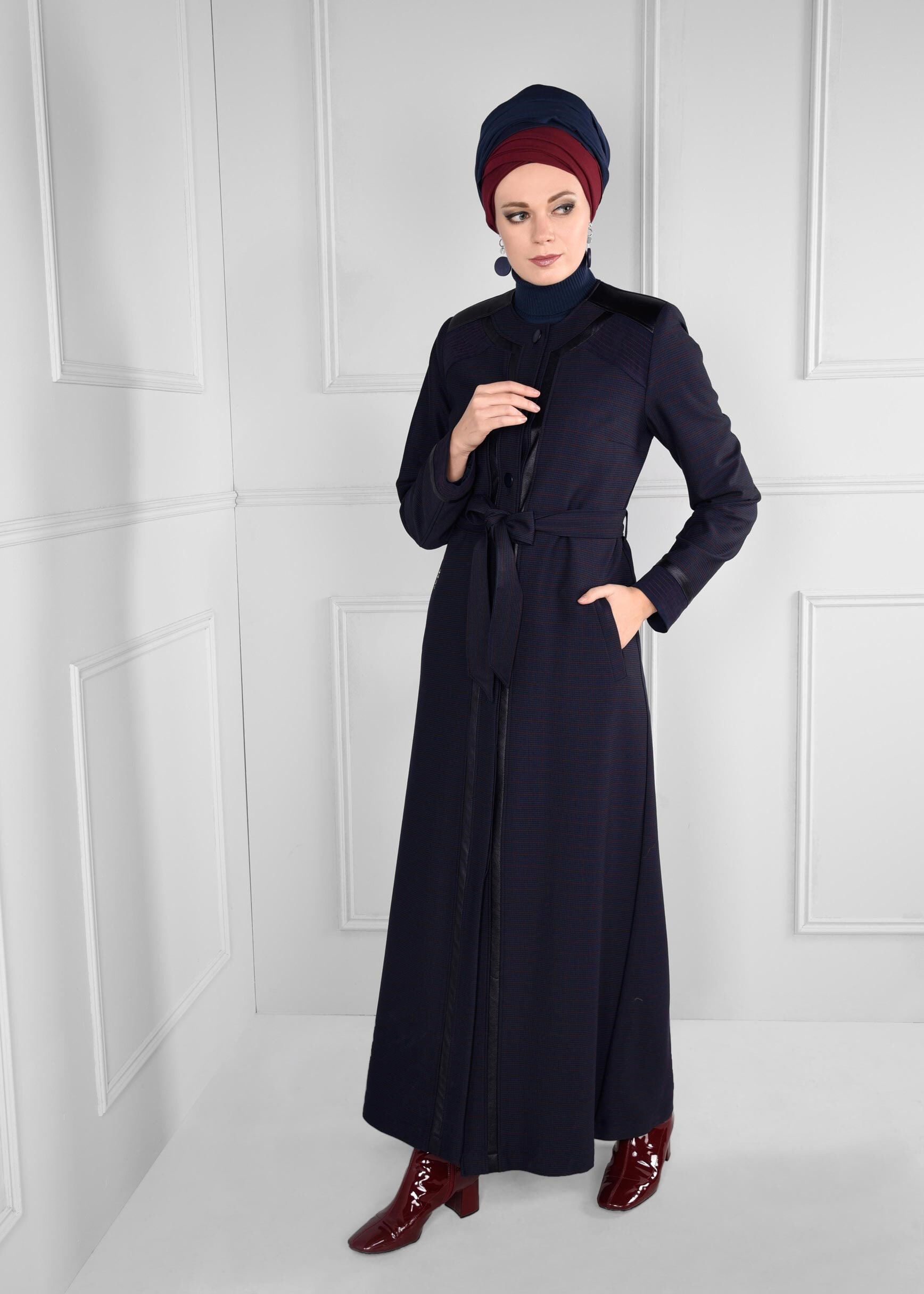 Tesettür giyim LACİVERT DERİ BİYE ŞERİTLİ DÜĞMELİ KUŞAKLI PARDESÜ 1166