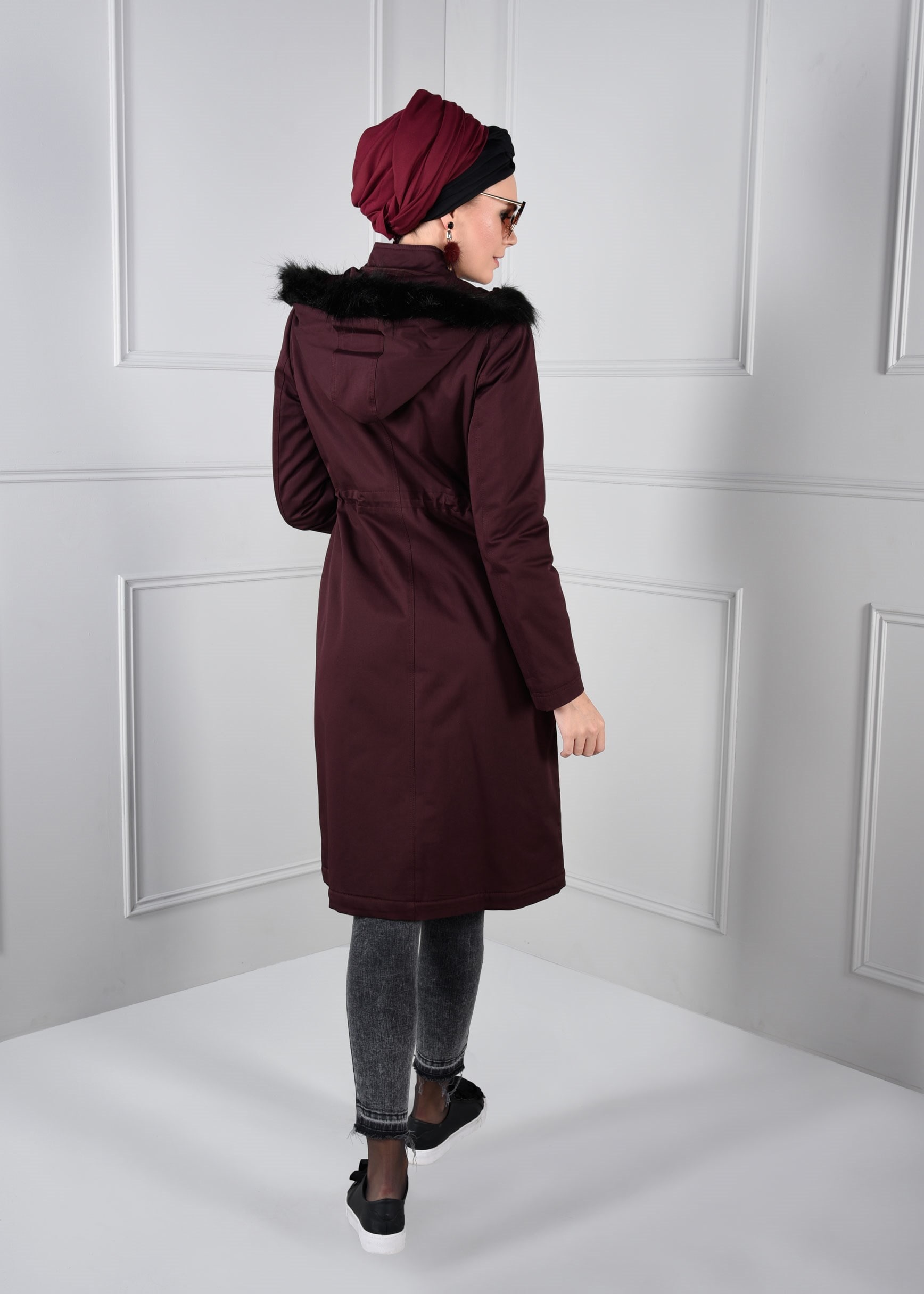Tesettür giyim BORDO BELDEN BÜZGÜLÜ CEPLERİ ARMALI PARKA 9645