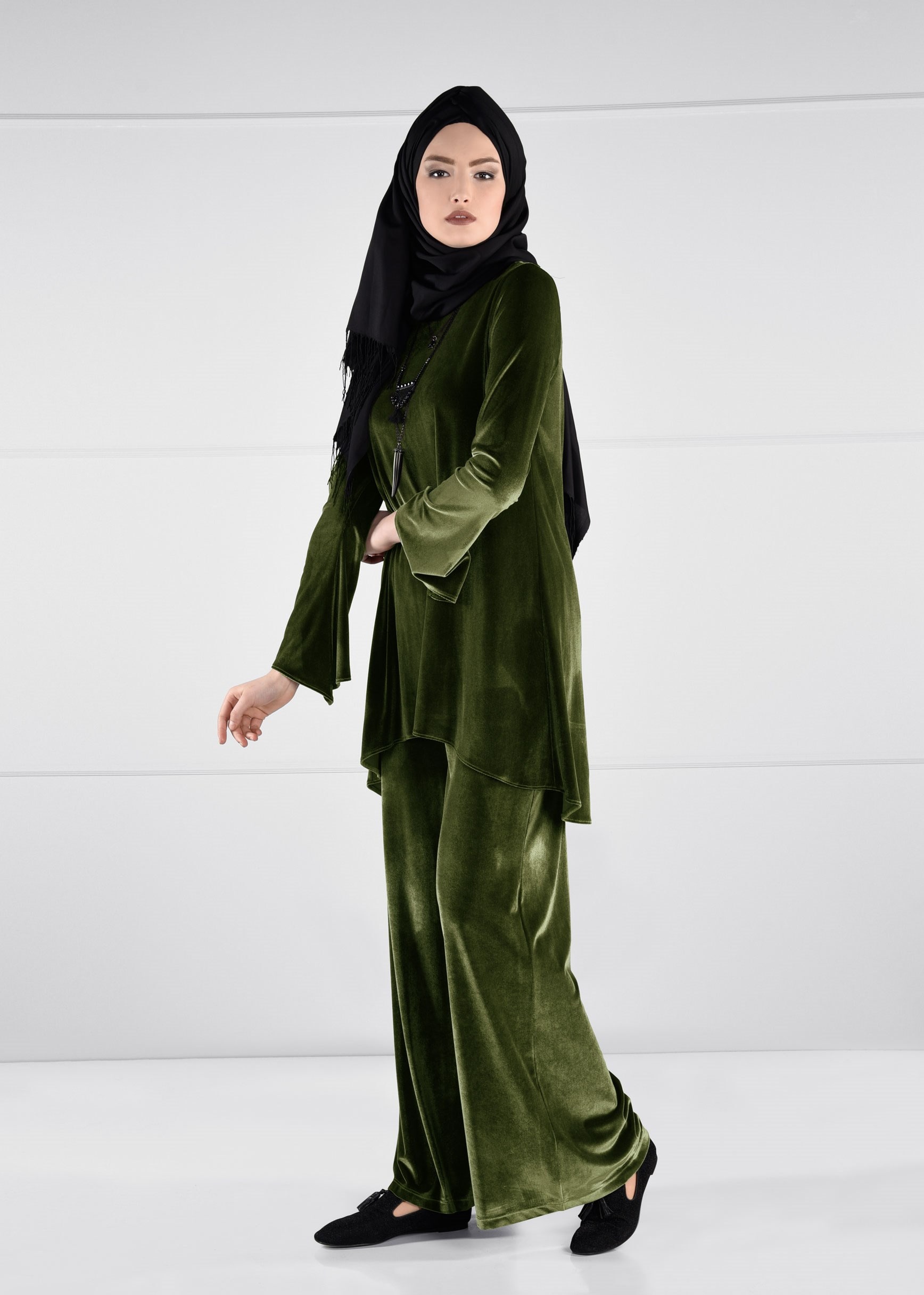 Tesettür giyim HAKİ GENİŞ KESİM SALAŞ KADİFE 2Lİ PANTOLON TAKIM 4712