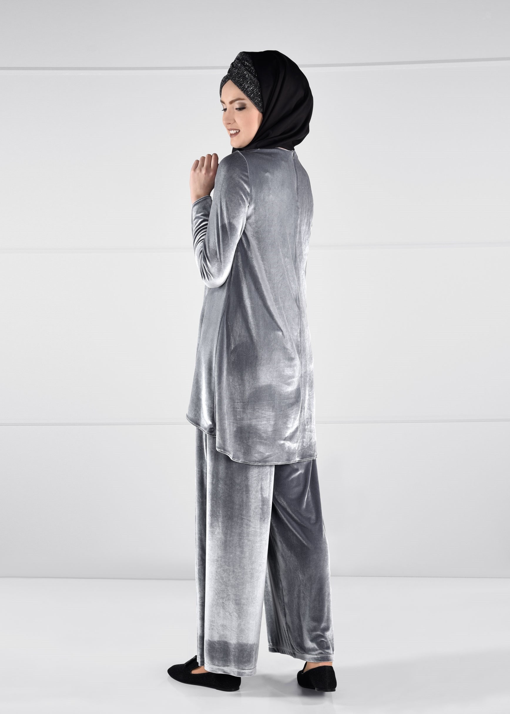 Tesettür giyim GÜMÜŞ GENİŞ KESİM SALAŞ KADİFE 2Lİ PANTOLON TAKIM 4712