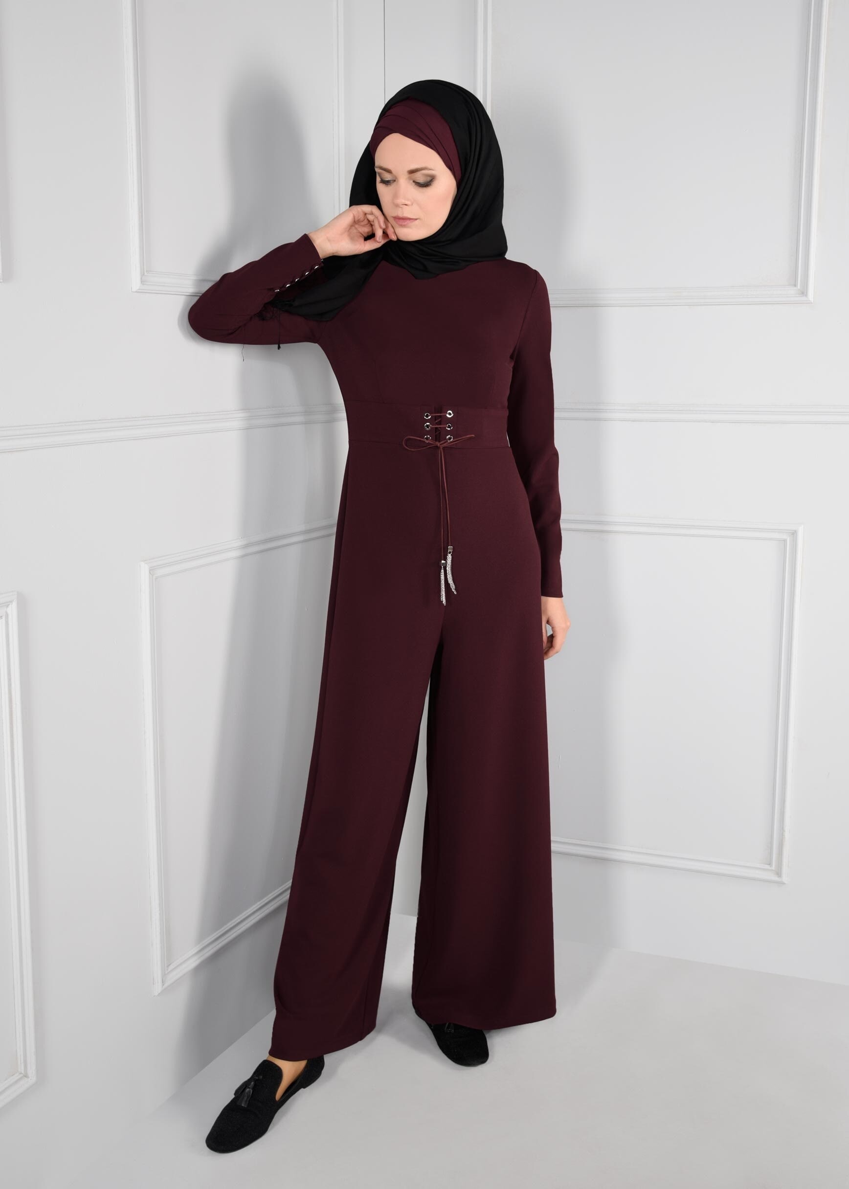 Tesettür giyim BORDO MANŞETLERİ DÜĞME DETAYLI KUŞ GÖZÜ KEMERLİ TULUM 4774