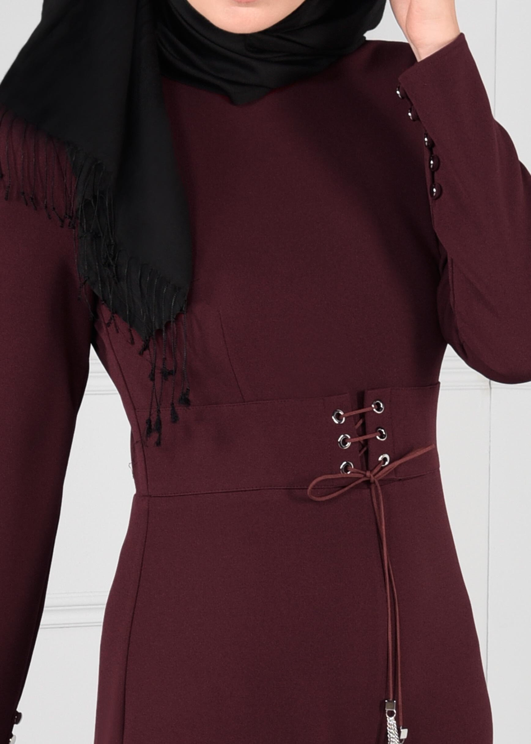 Tesettür giyim BORDO MANŞETLERİ DÜĞME DETAYLI KUŞ GÖZÜ KEMERLİ TULUM 4774