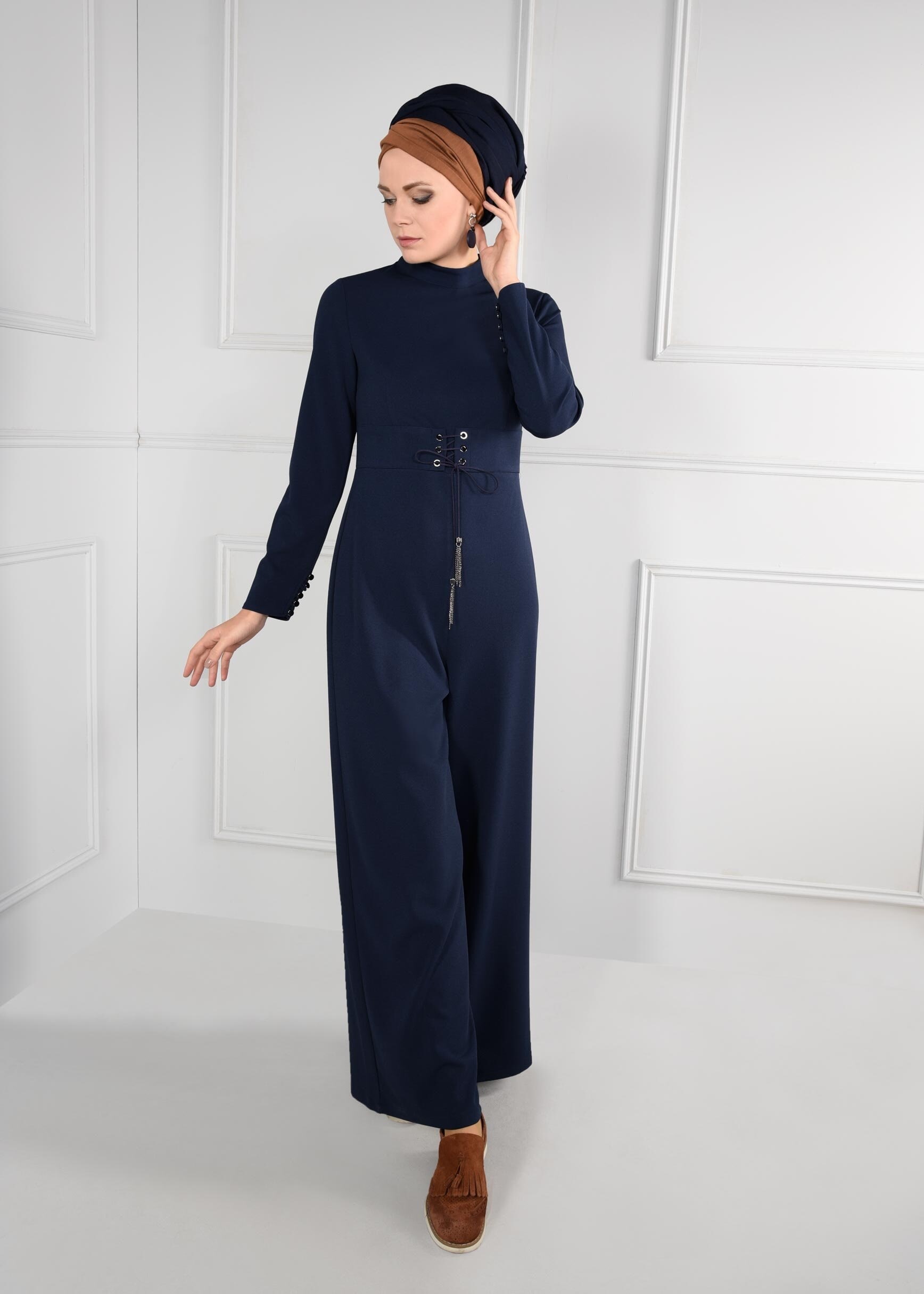 Tesettür giyim LACİVERT MANŞETLERİ DÜĞME DETAYLI KUŞ GÖZÜ KEMERLİ TULUM 4774